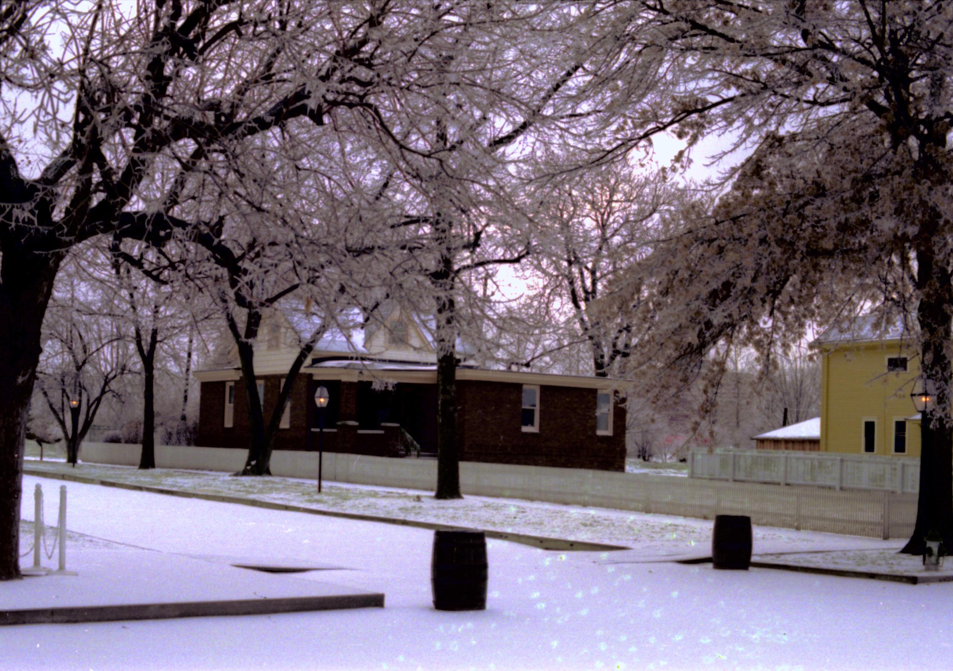 NA Lincoln Home NHS- Christmas in Lincoln Neighborhood, 129A, 416714 Christmas, decorations