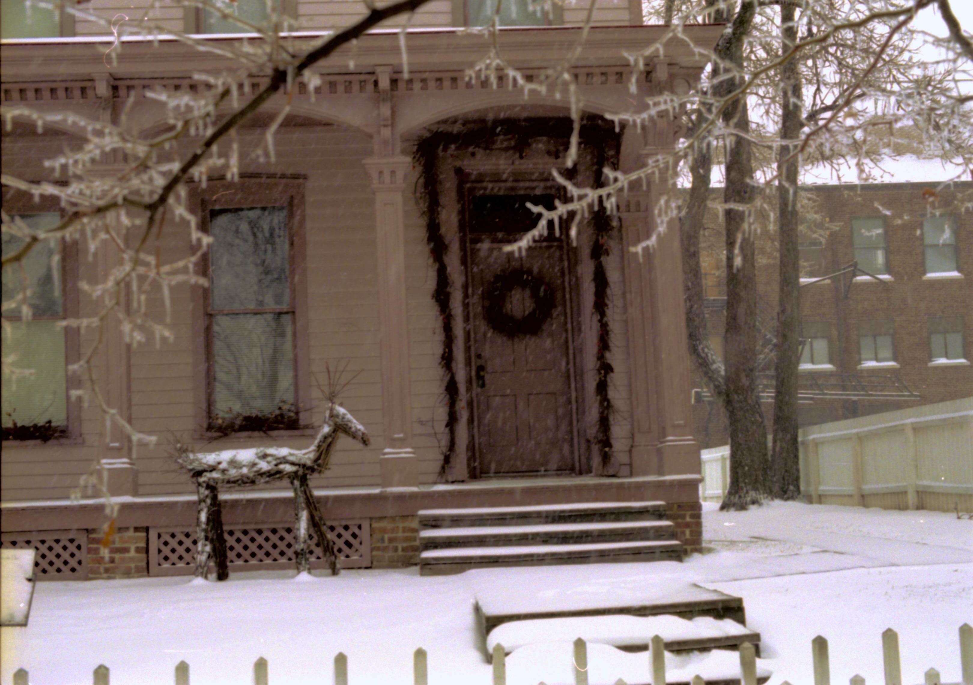 NA Lincoln Home NHS- Christmas in Lincoln Neighborhood, 129A, 416714 Christmas, decorations