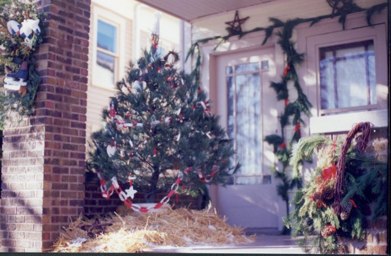 Sprigg Home Christmas Decorations Lincoln Home NHS- Christmas in Lincoln Neighborhood Christmas, decorations, neighborhood