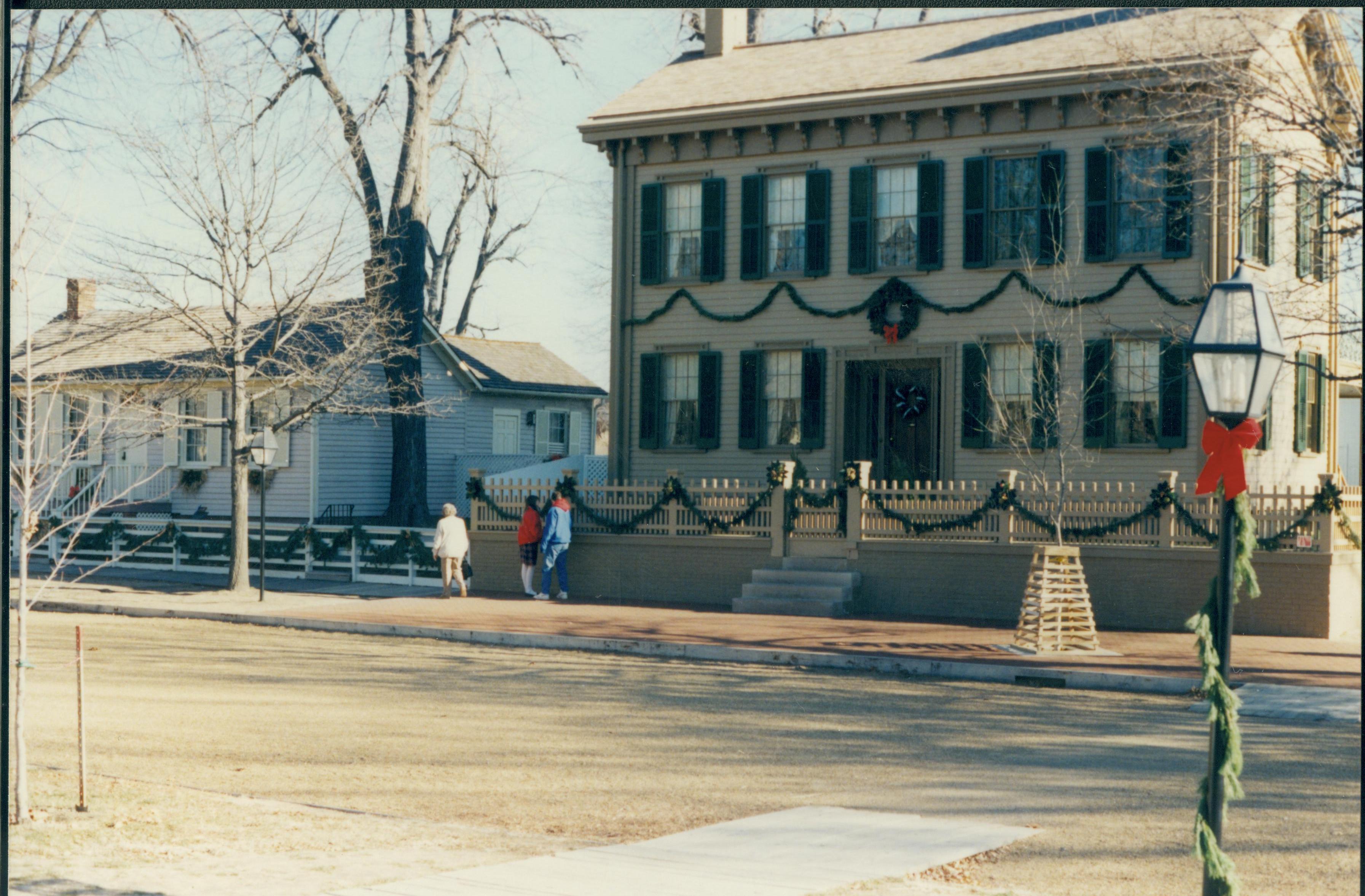 NA Lincoln Home NHS- Christmas in Lincoln Neighborhood Christmas, decorations, neighborhood