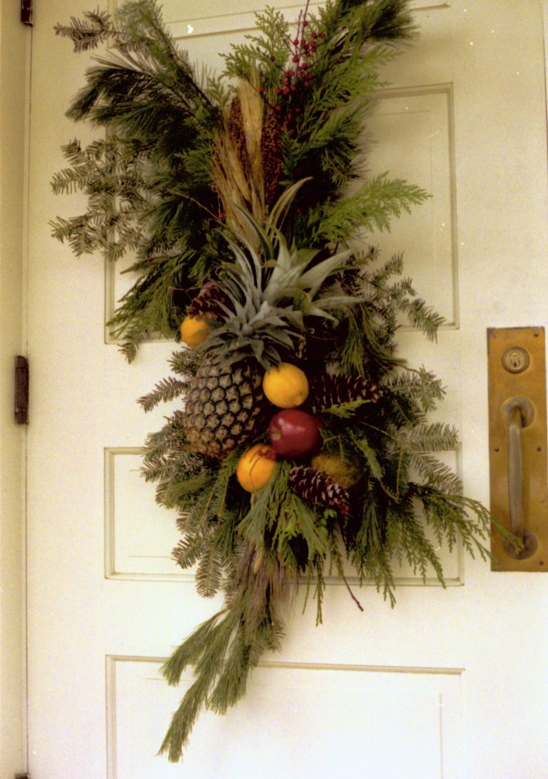 NA Lincoln Home NHS- Christmas in Lincoln Neighborhood, 77A, 13, B Christmas, decorations, neighborhood