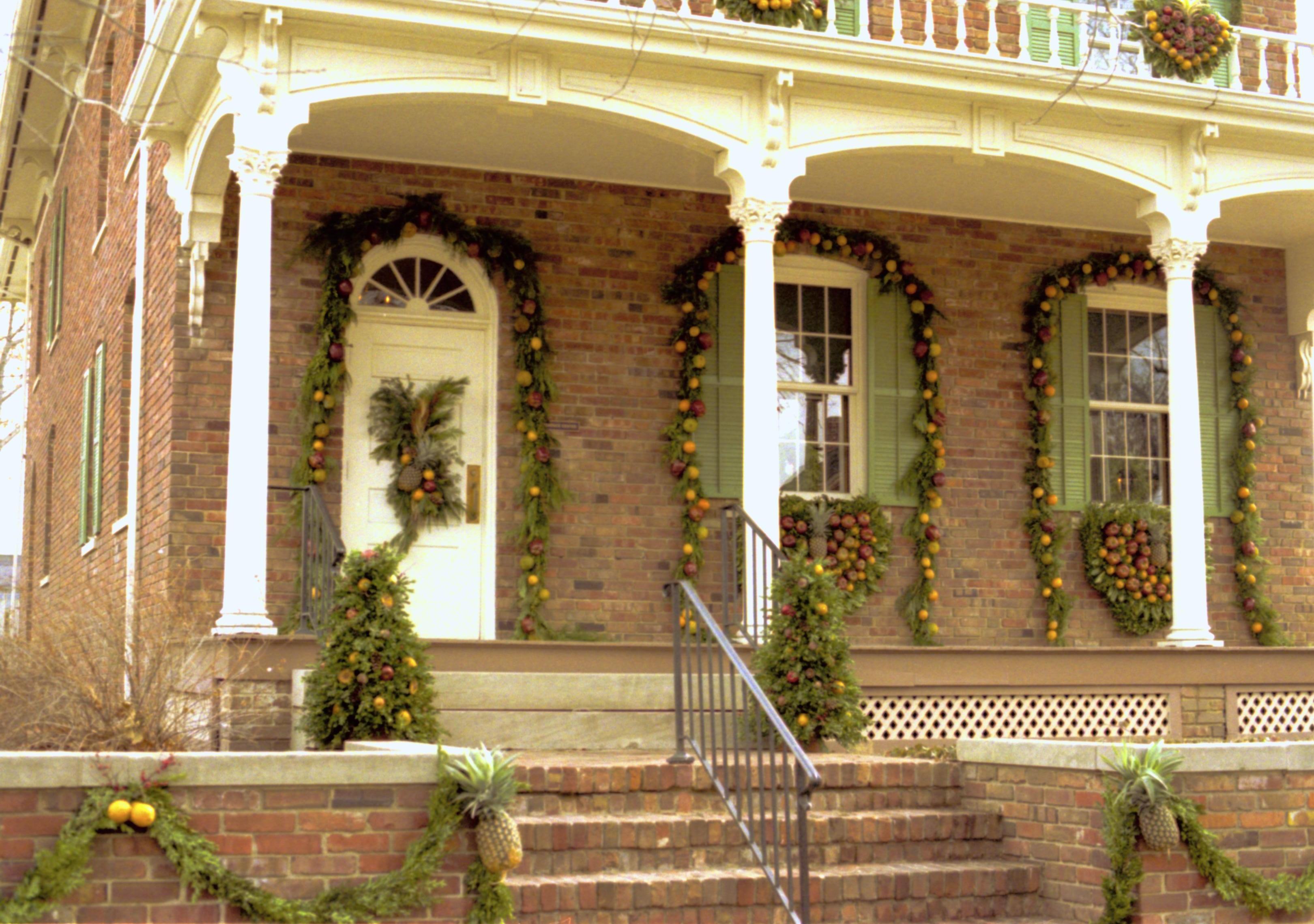 NA Lincoln Home NHS- Christmas in Lincoln Neighborhood, 77A, 13, B Christmas, decorations, neighborhood