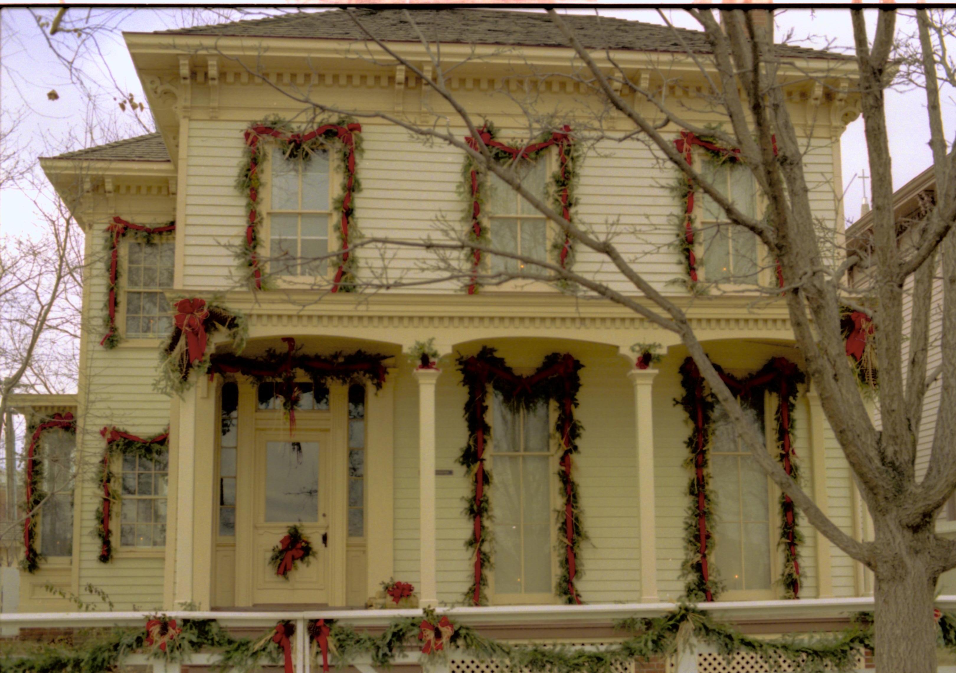 NA Lincoln Home NHS- Christmas in Lincoln Neighborhood, 77A, 13, B Christmas, decorations, neighborhood