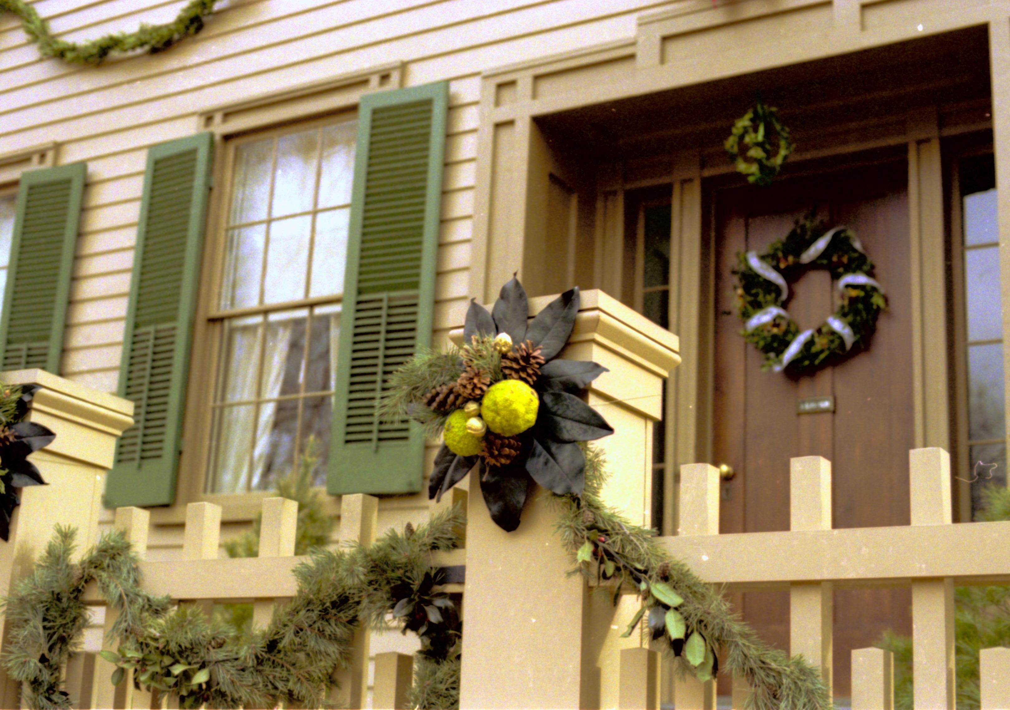 NA Lincoln Home NHS- Christmas in Lincoln Neighborhood, 91A, 16, B Christmas, decorations, neighborhood