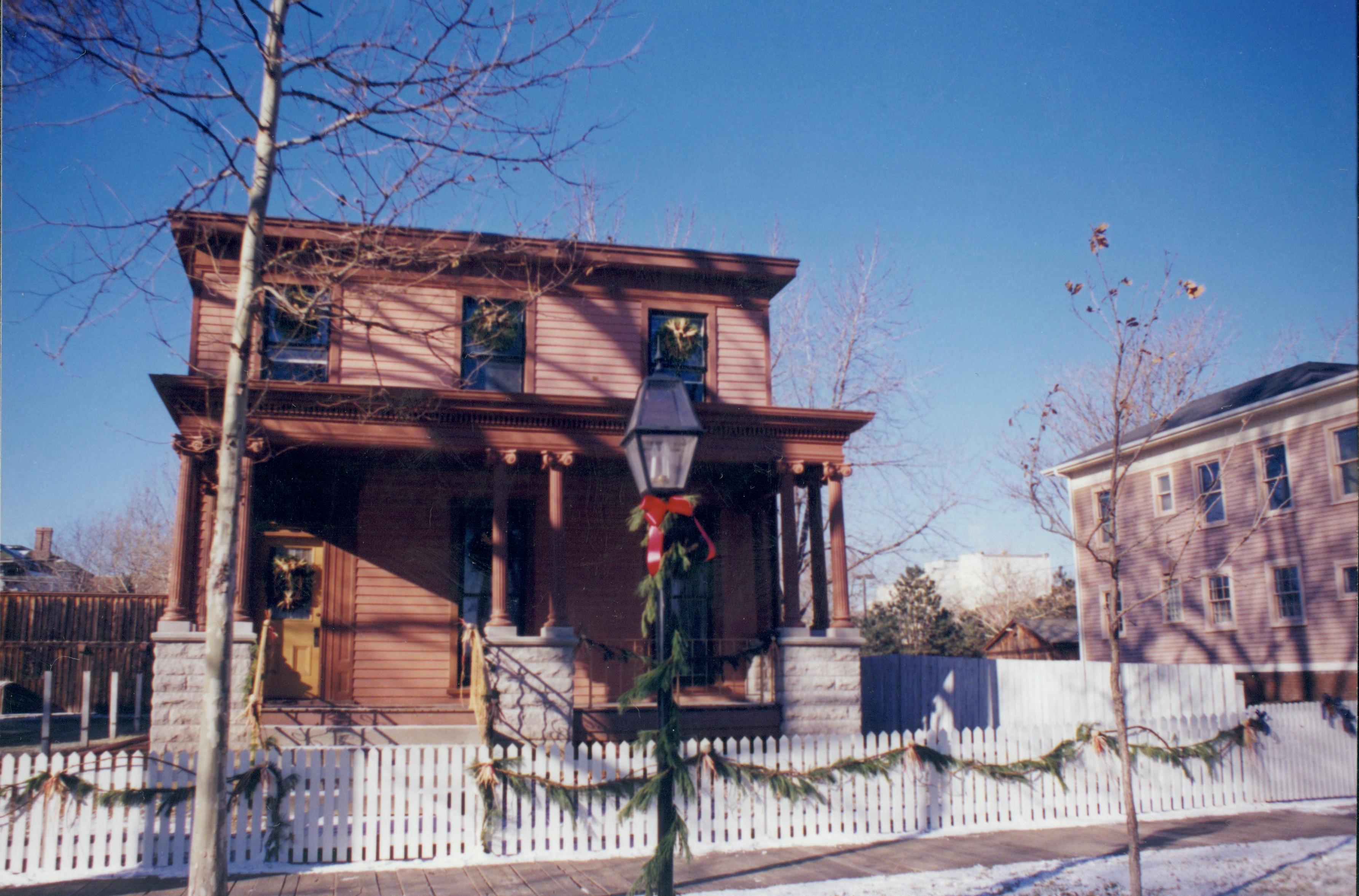 NA Lincoln Home NHS- Christmas in Lincoln Neighborhood, 8199 Christmas, decoration, neighborhood