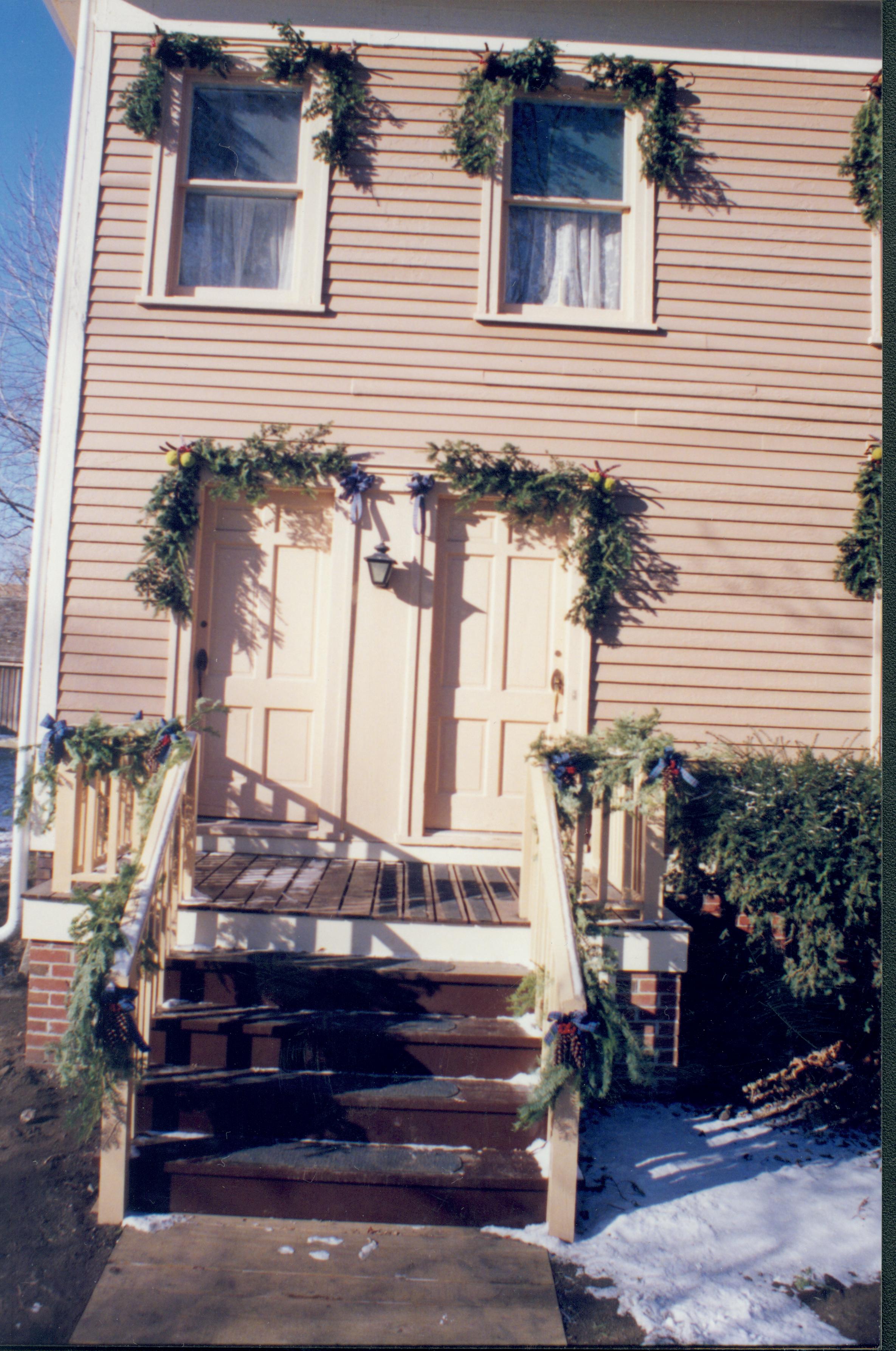 NA Lincoln Home NHS- Christmas in Lincoln Neighborhood, 8199 Christmas, decoration, neighborhood