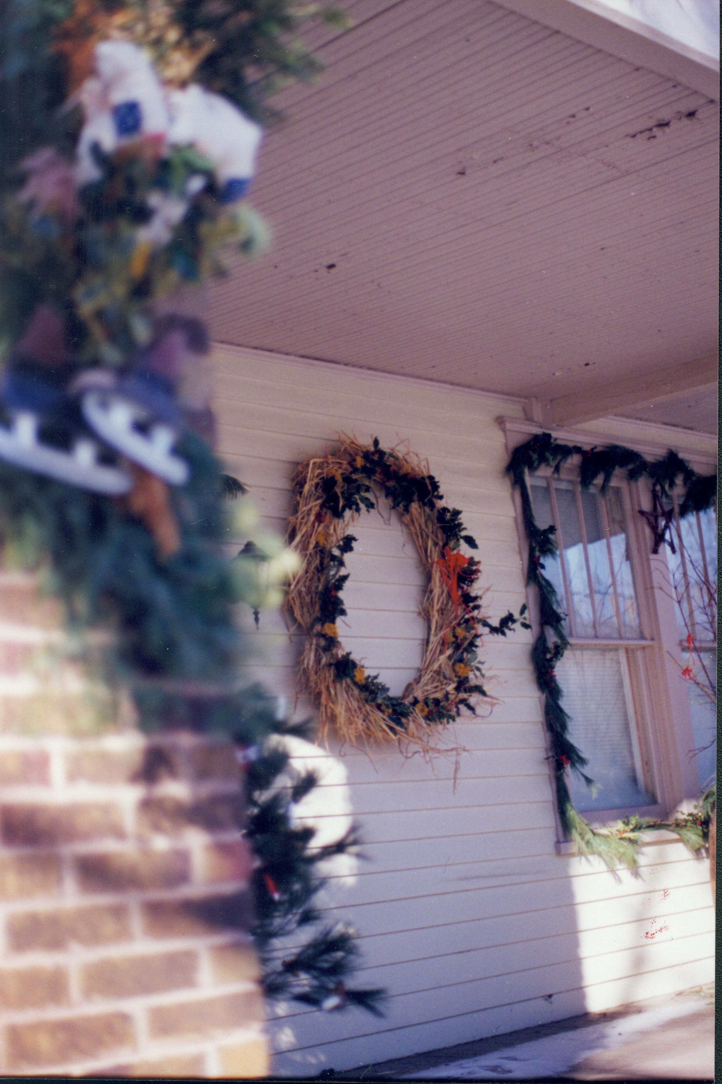 NA Lincoln Home NHS- Christmas in Lincoln Neighborhood, 8199 Christmas, decoration, neighborhood