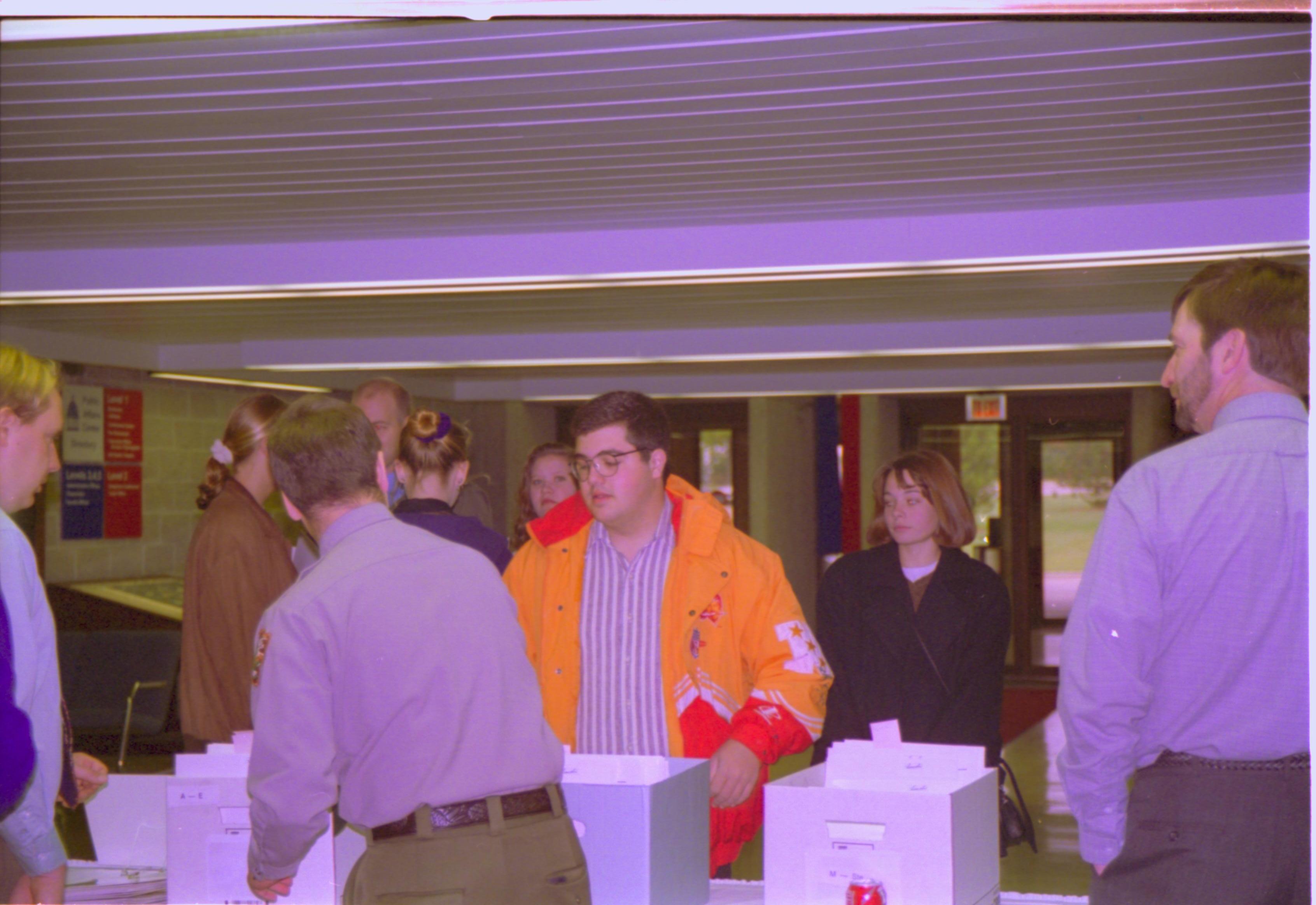 Attendees check in. 4-1997 Colloq (color); 24 Colloquium, 1997