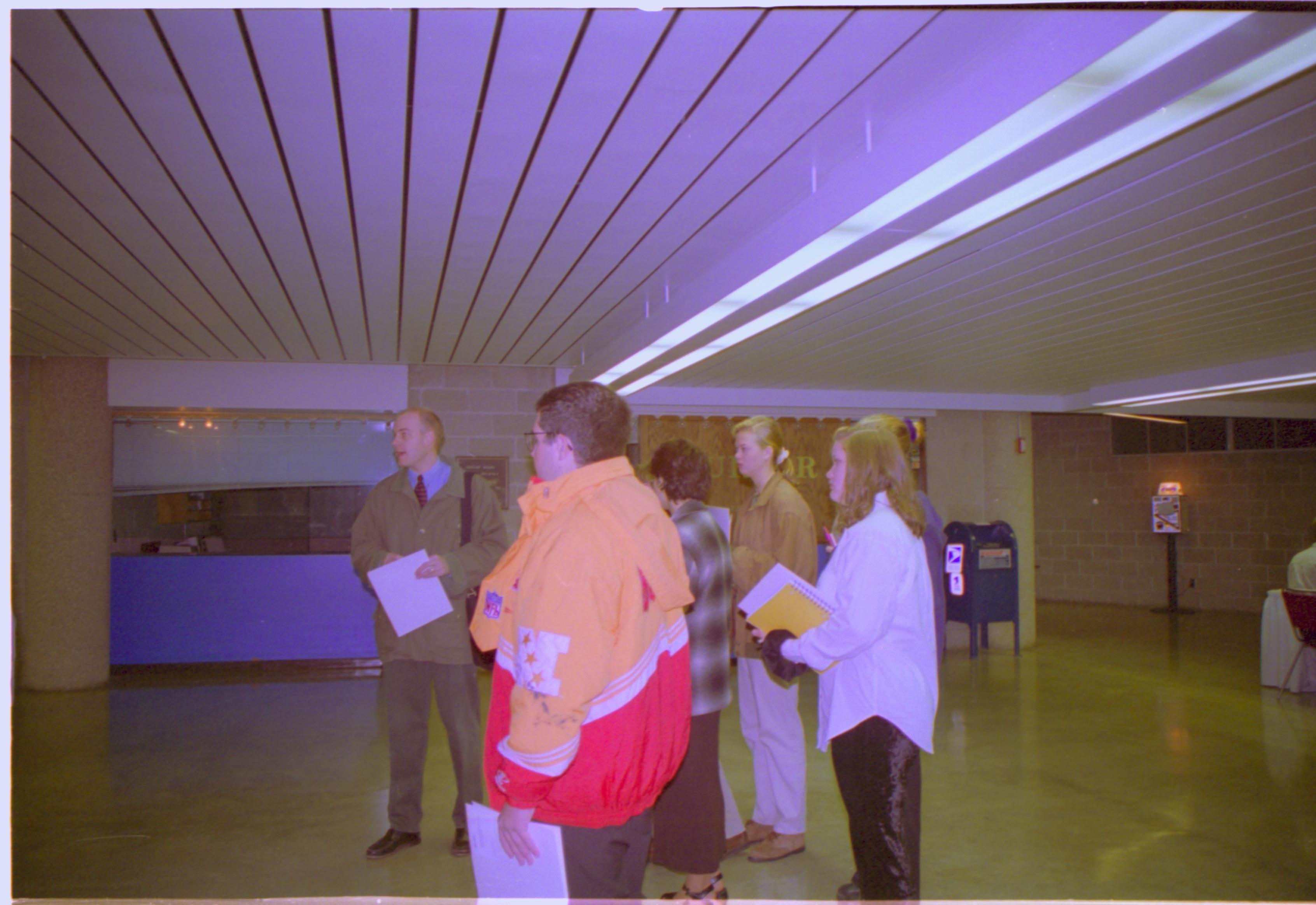 HS students arrive. 4-1997 Colloq (color); 28 Colloquium, 1997