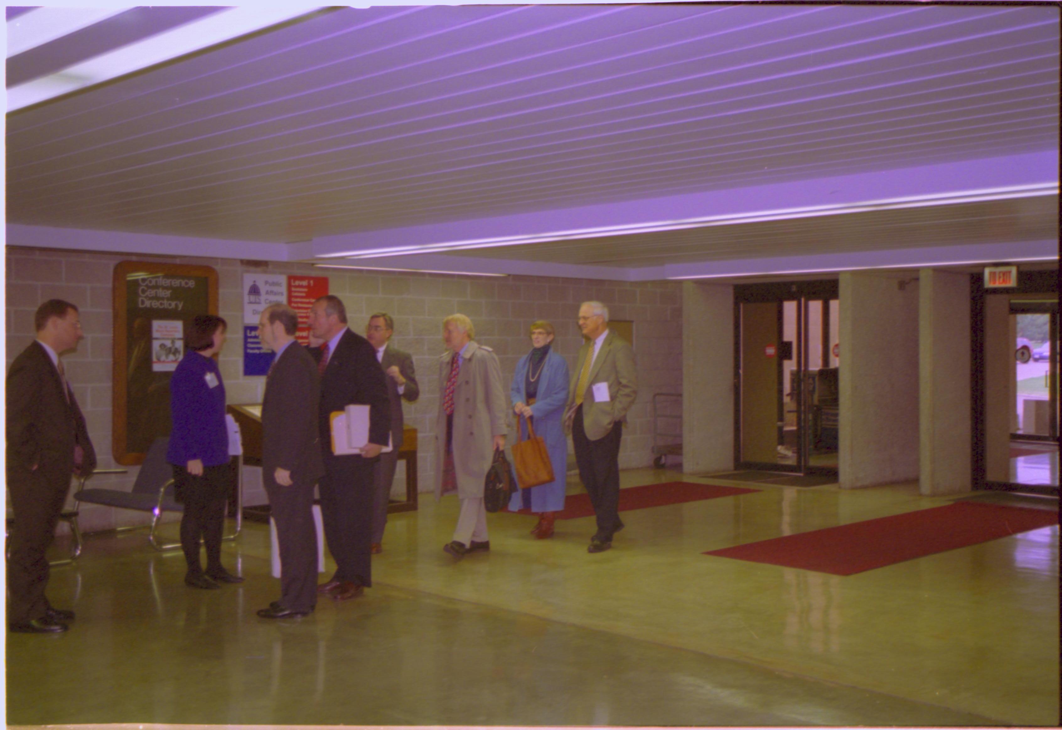 Arrival of the speakers 4-1997 Colloq (color); 34 Colloquium, 1997