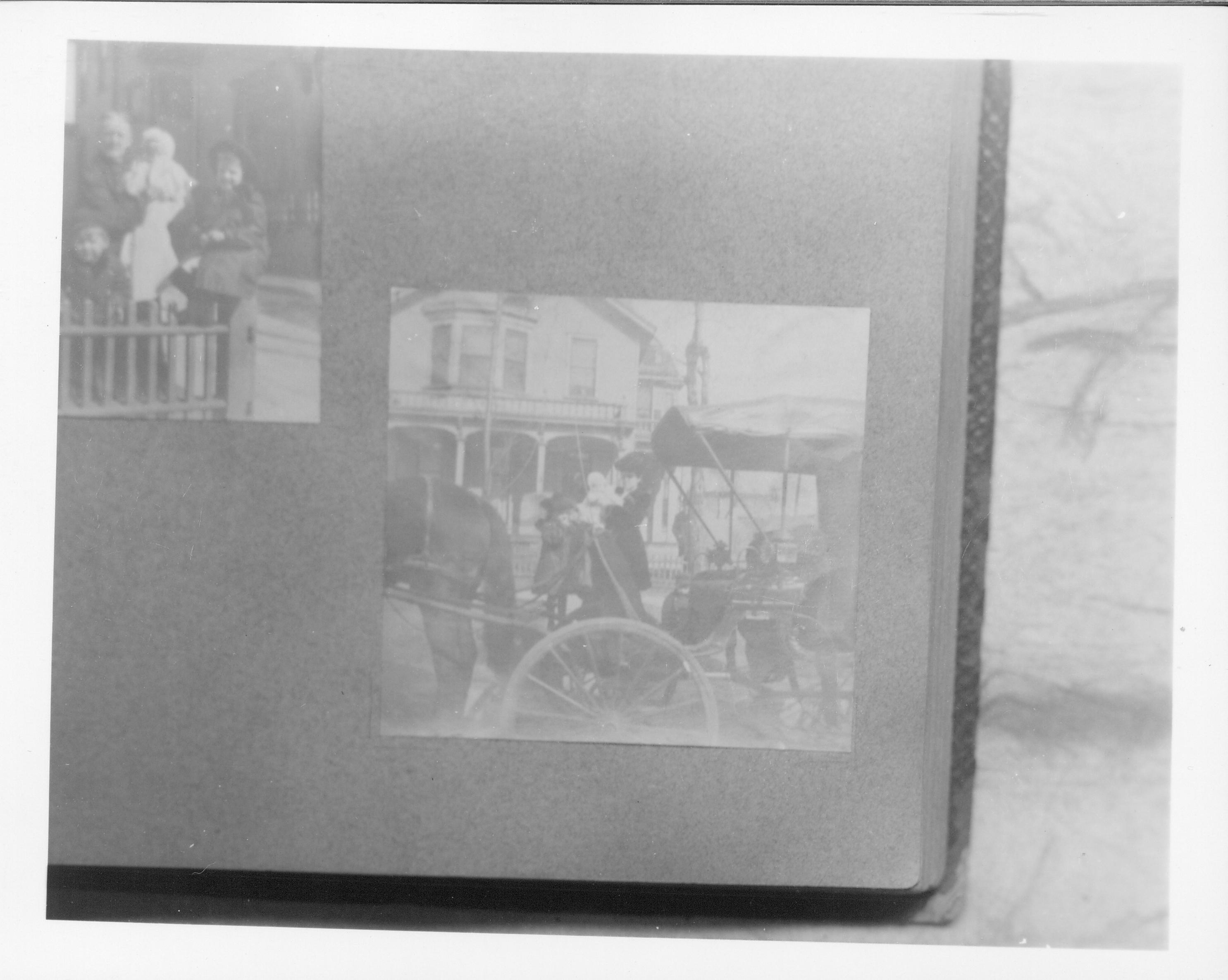 Horse and Buggy in front of House Class 1, Pic 29 Portraits, Robinson