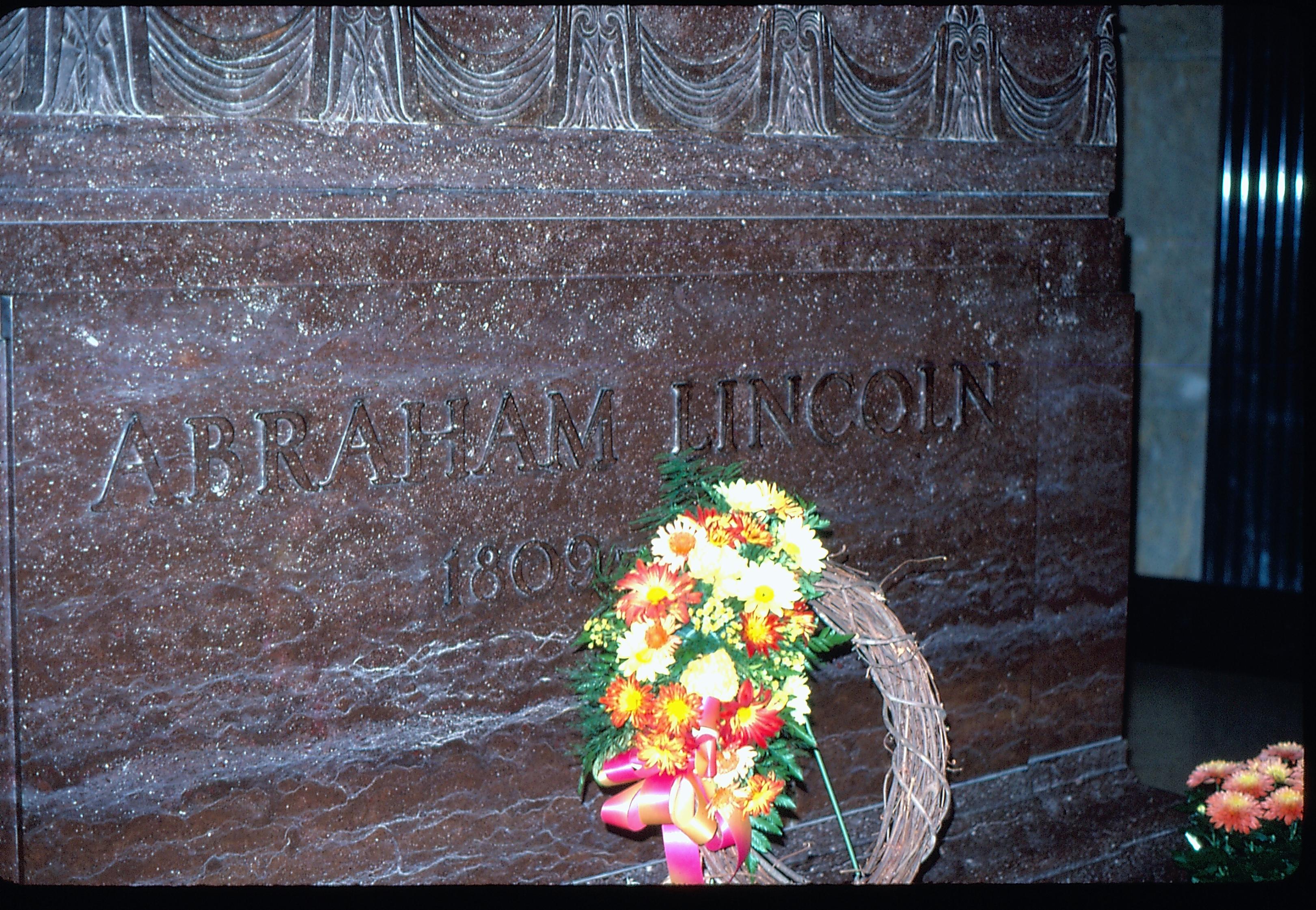 Lincoln Tomb-marker with wreath Lincoln Tomb