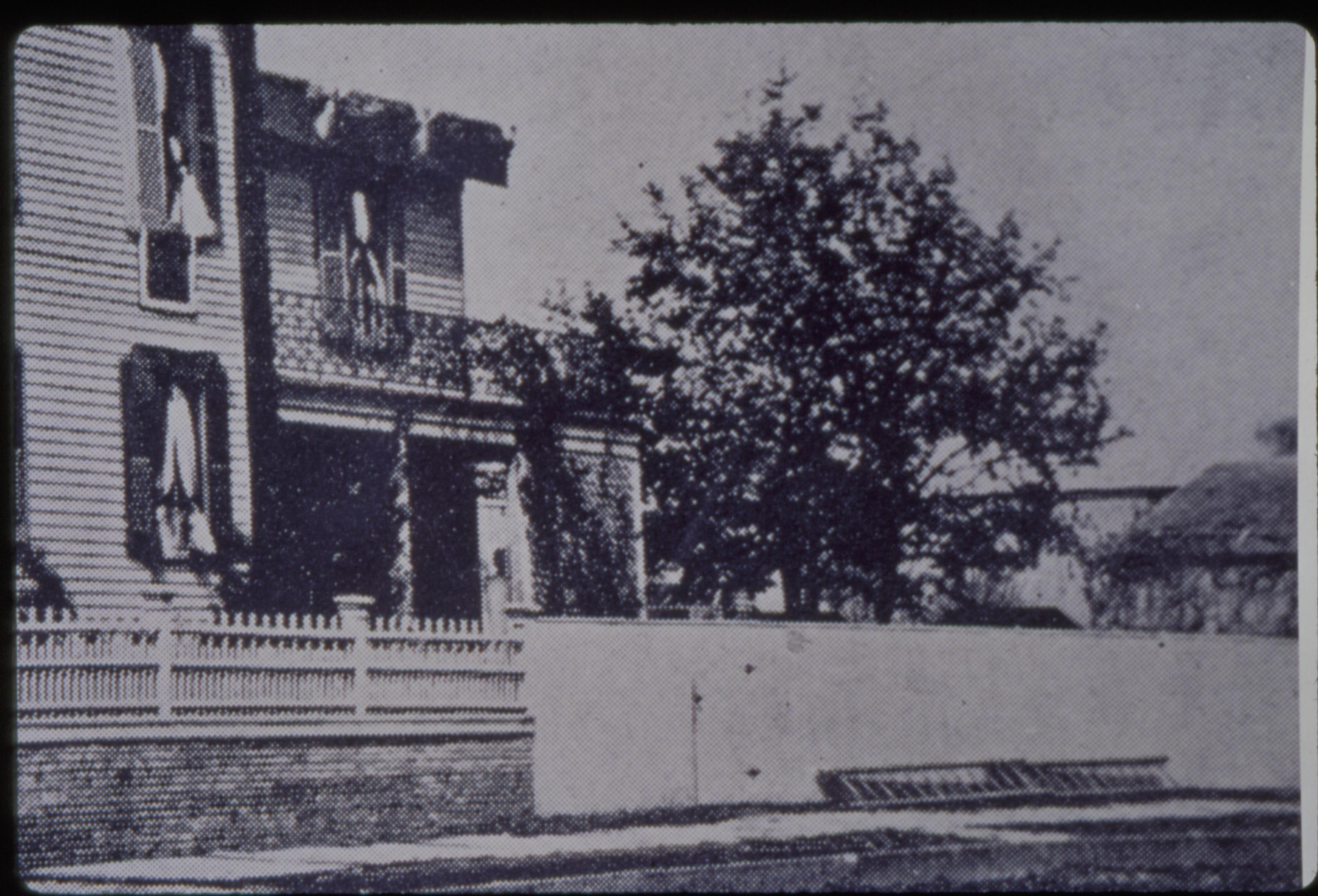 NA Side View of Lincoln Home 