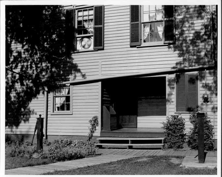 Backside and Yard at Lincoln's Home 