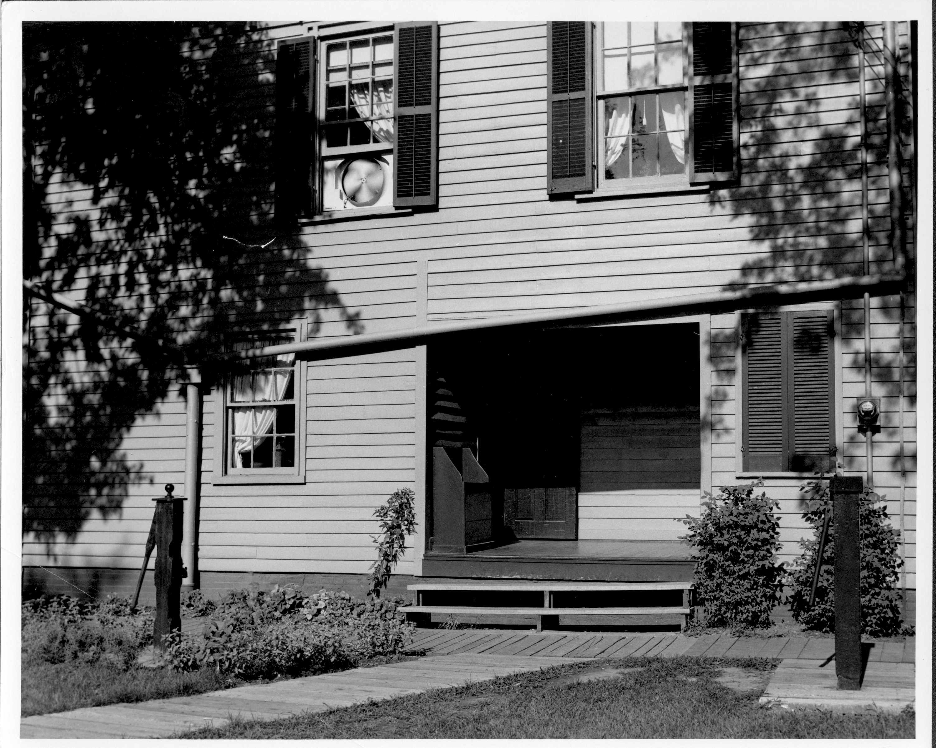 Backside and Yard at Lincoln's Home 