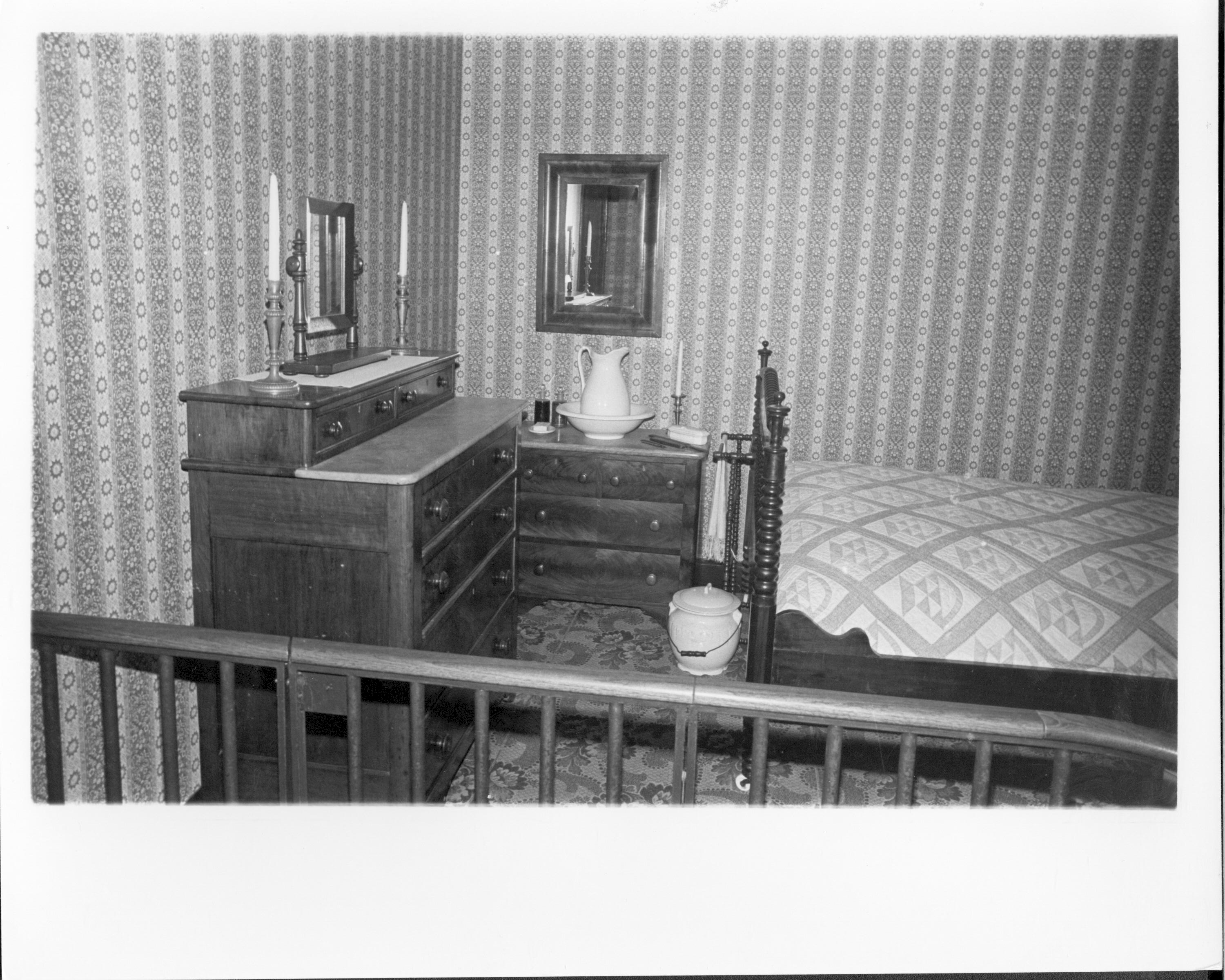 NA 10 Lincoln, home, Boy's room, furnishings