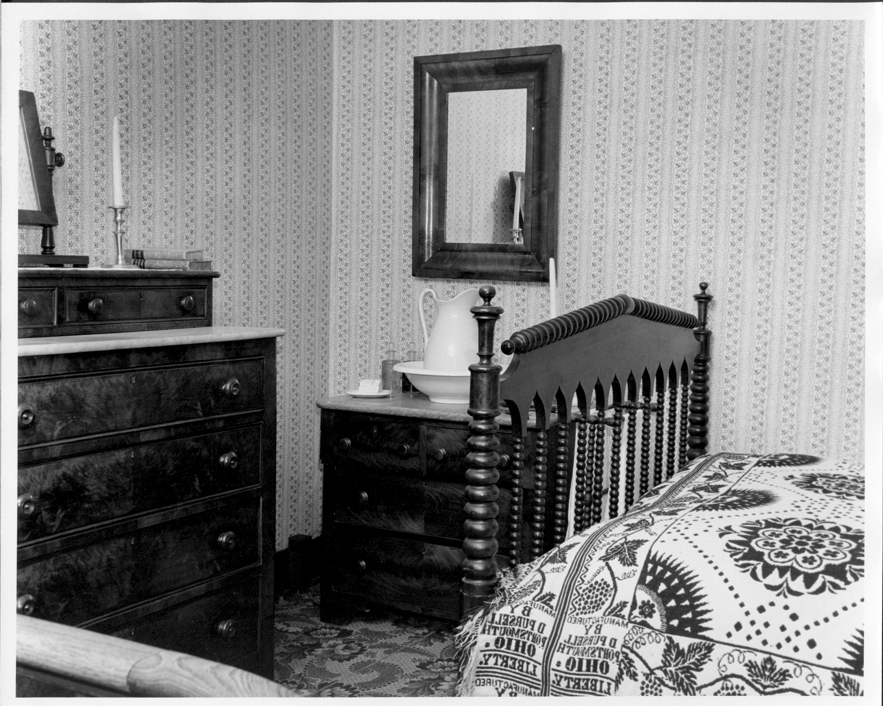 NA pic.#16, class.#7 Lincoln, home, Boy's room, furnishings