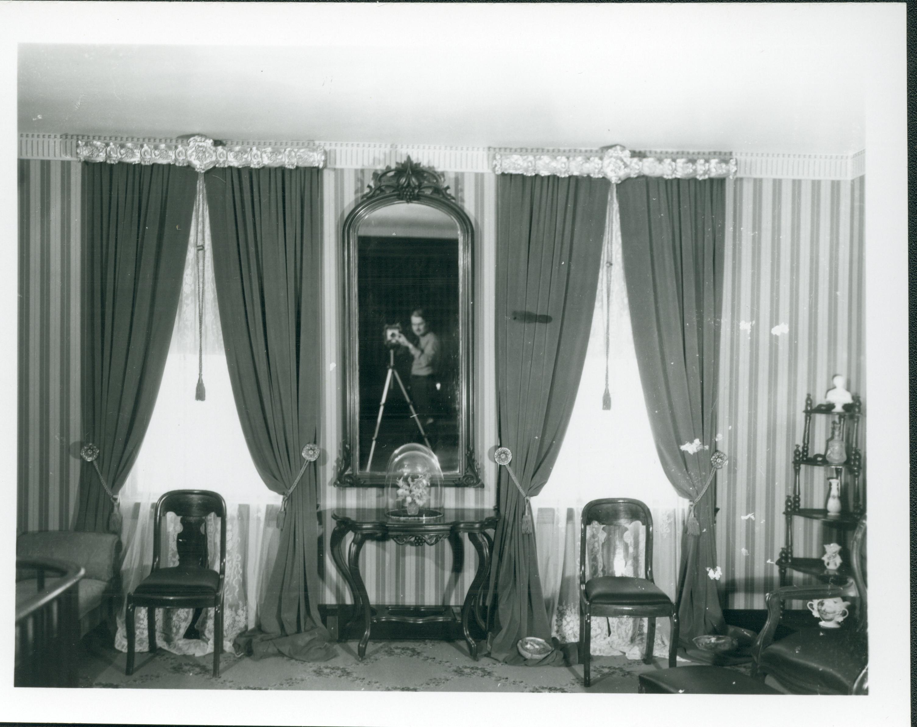 NA Negative # 44, See Classification # 310 Lincoln, Home, Front, Parlor