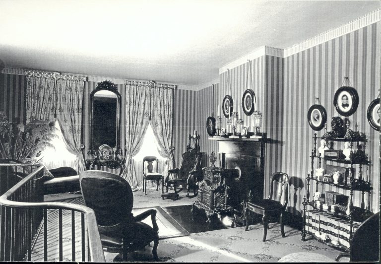 NA Lincoln, Home, Front, Parlor