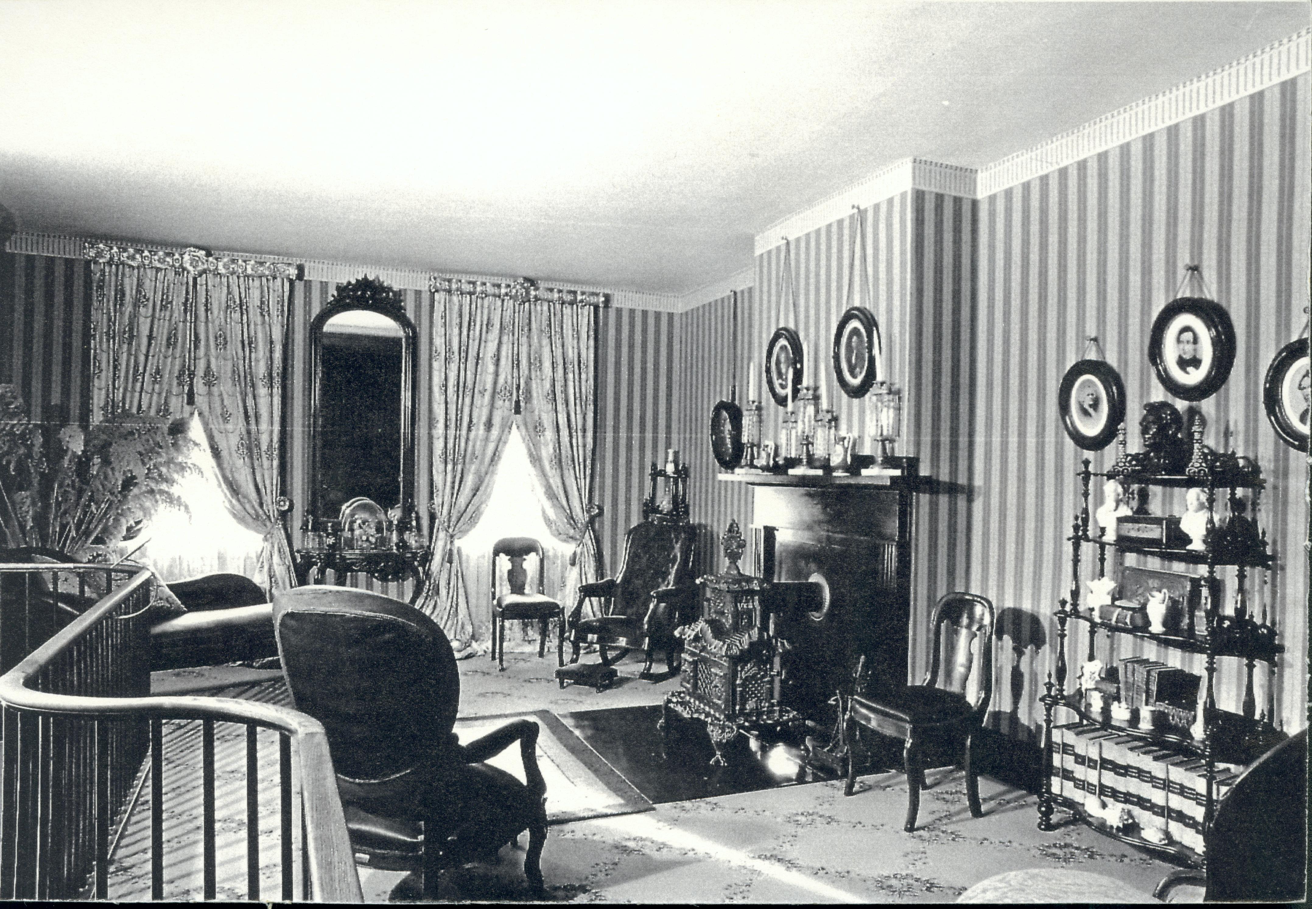NA Lincoln, Home, Front, Parlor