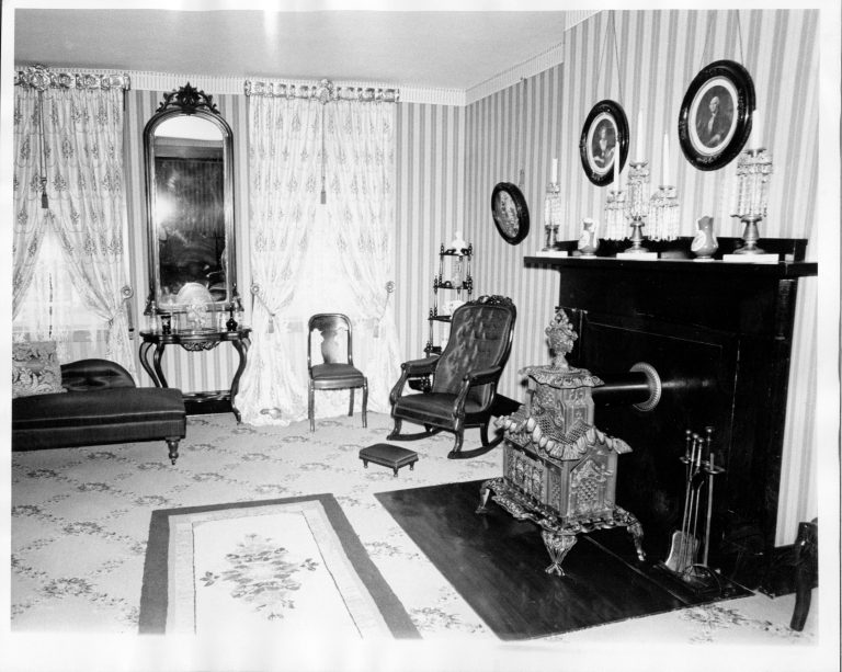 NA class 7, picture 3 Lincoln, Home, Front, Parlor