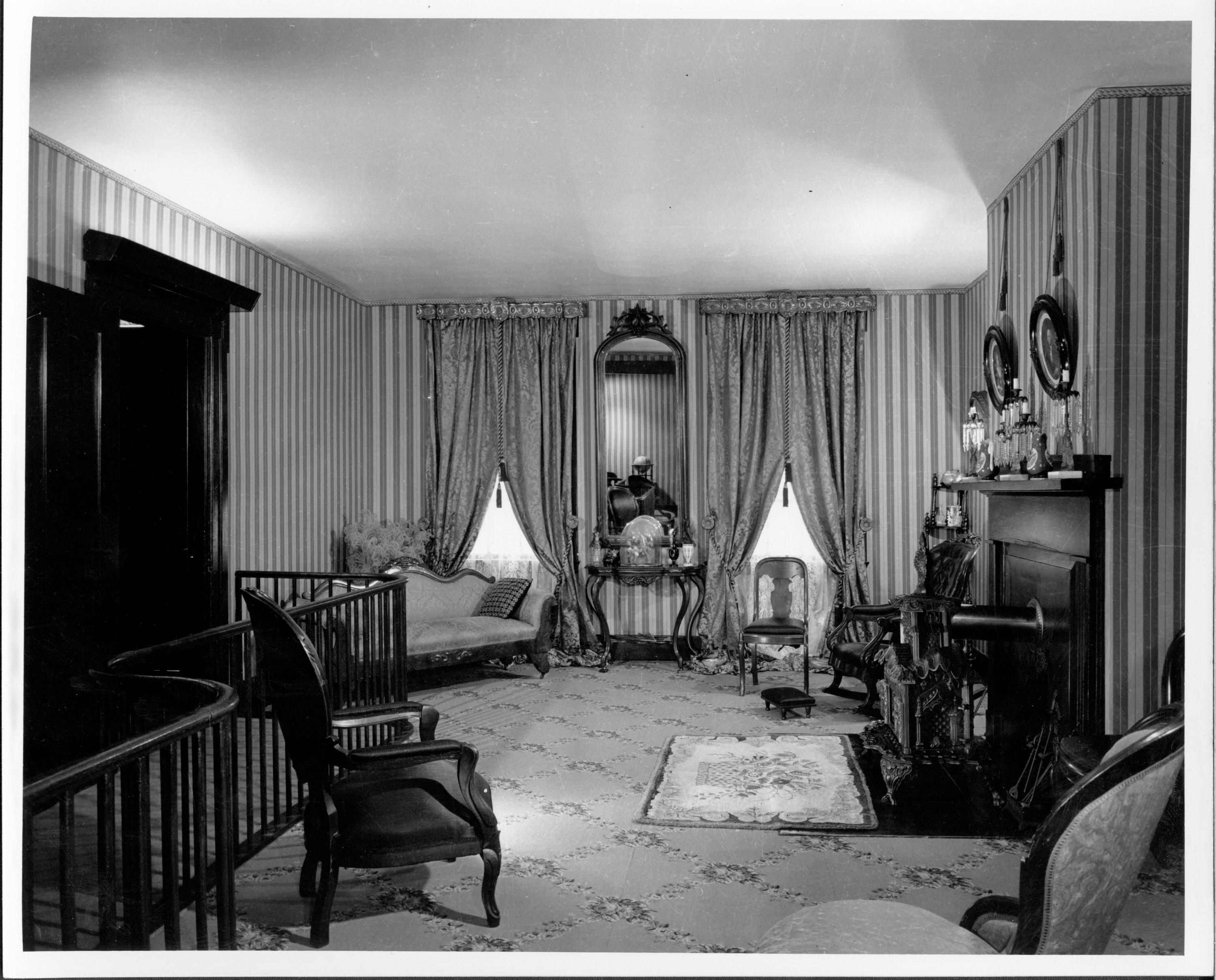NA 310 Lincoln, Home, Front, Parlor
