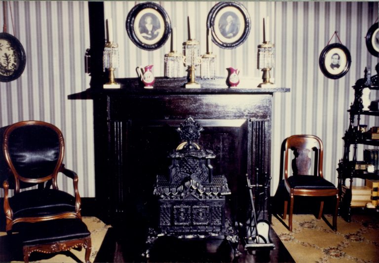 NA Lincoln, Home, Front, Parlor