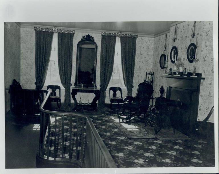 NA Lincoln, Home, Front, Parlor