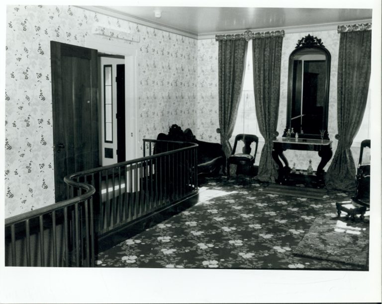 NA Lincoln, Home, Front, Parlor