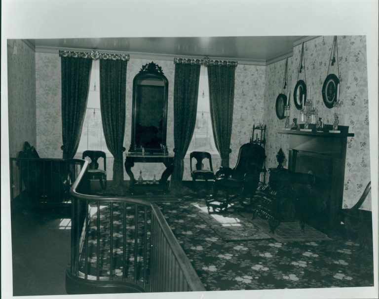 NA Lincoln, Home, Front, Parlor