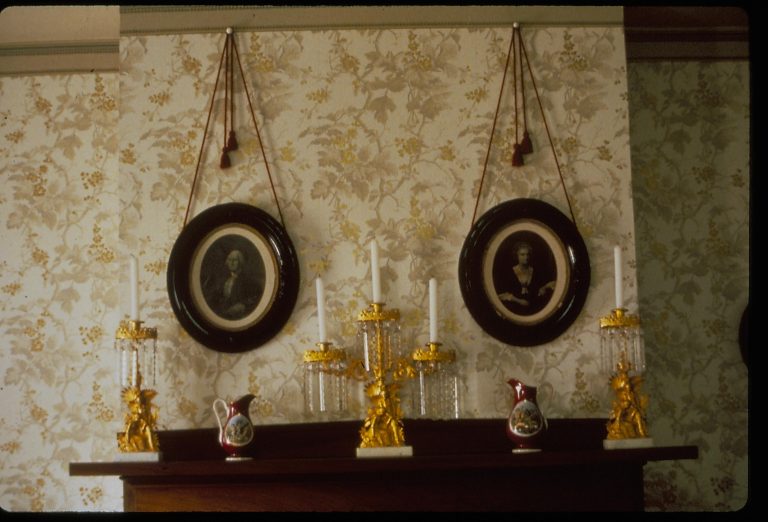 #61 Lincoln, Home, Front, Parlor