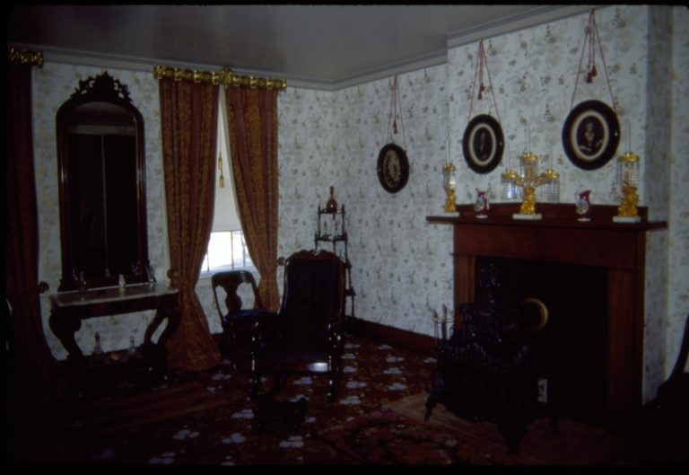 NA JP Lincoln, Home, Front, Parlor