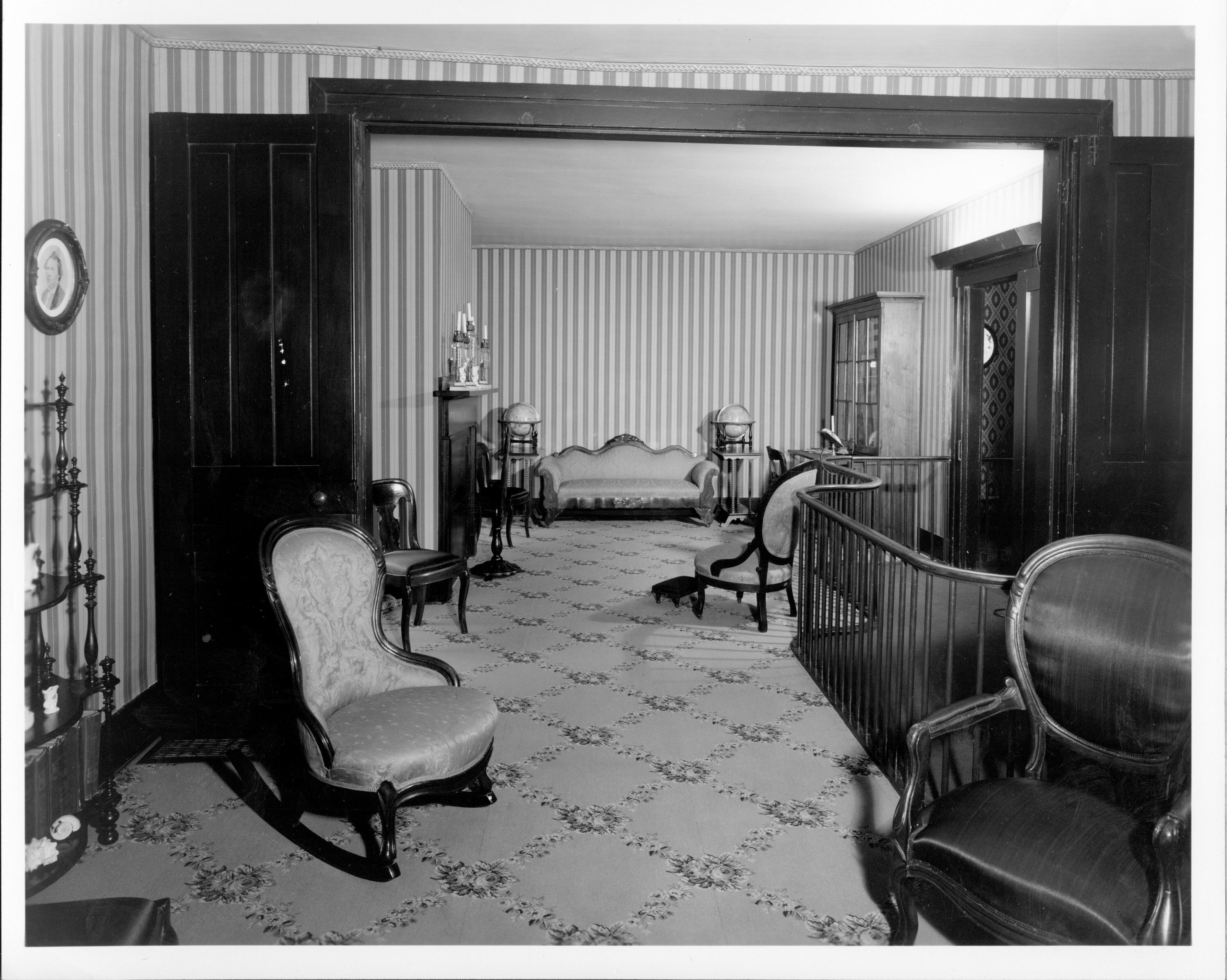 NA Lincoln, Home, Rear, Parlor