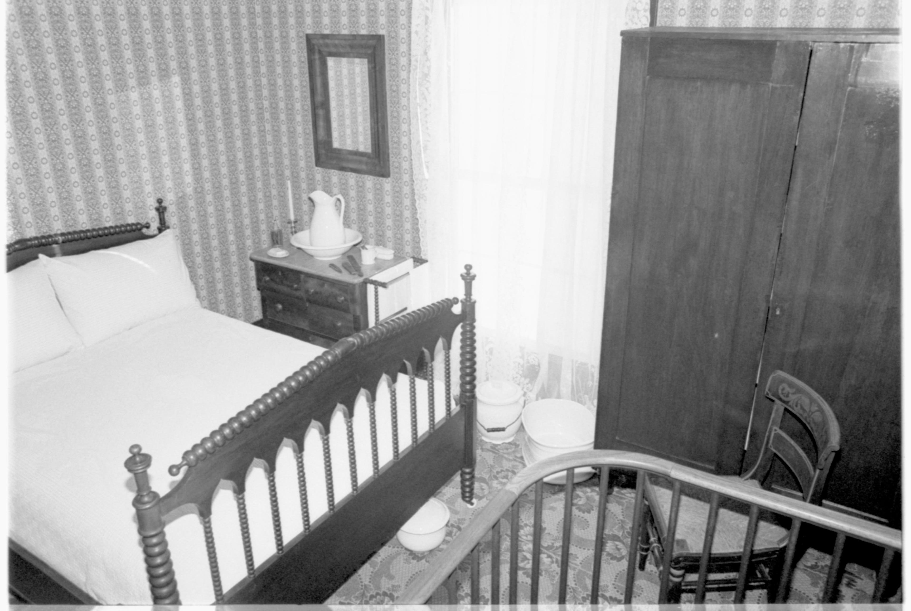 NA 21B Lincoln, Home, Guest/Boy's Bedroom