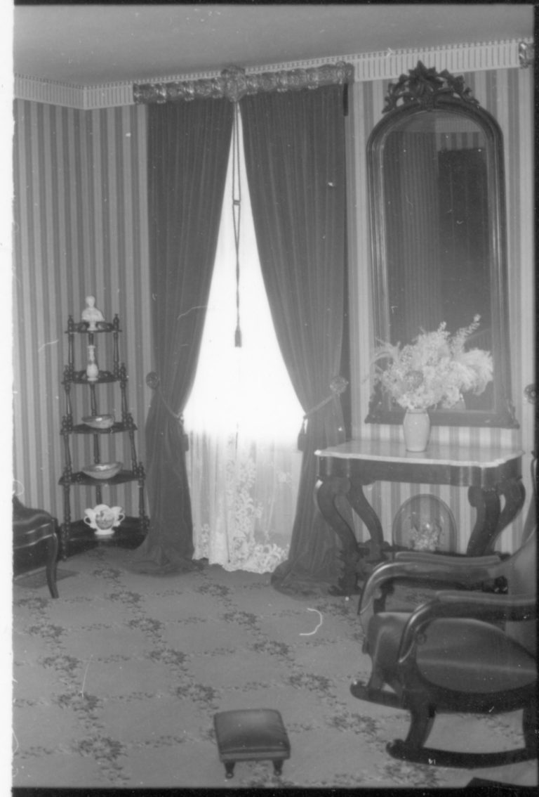NA Lincoln, Home, Front, Parlor