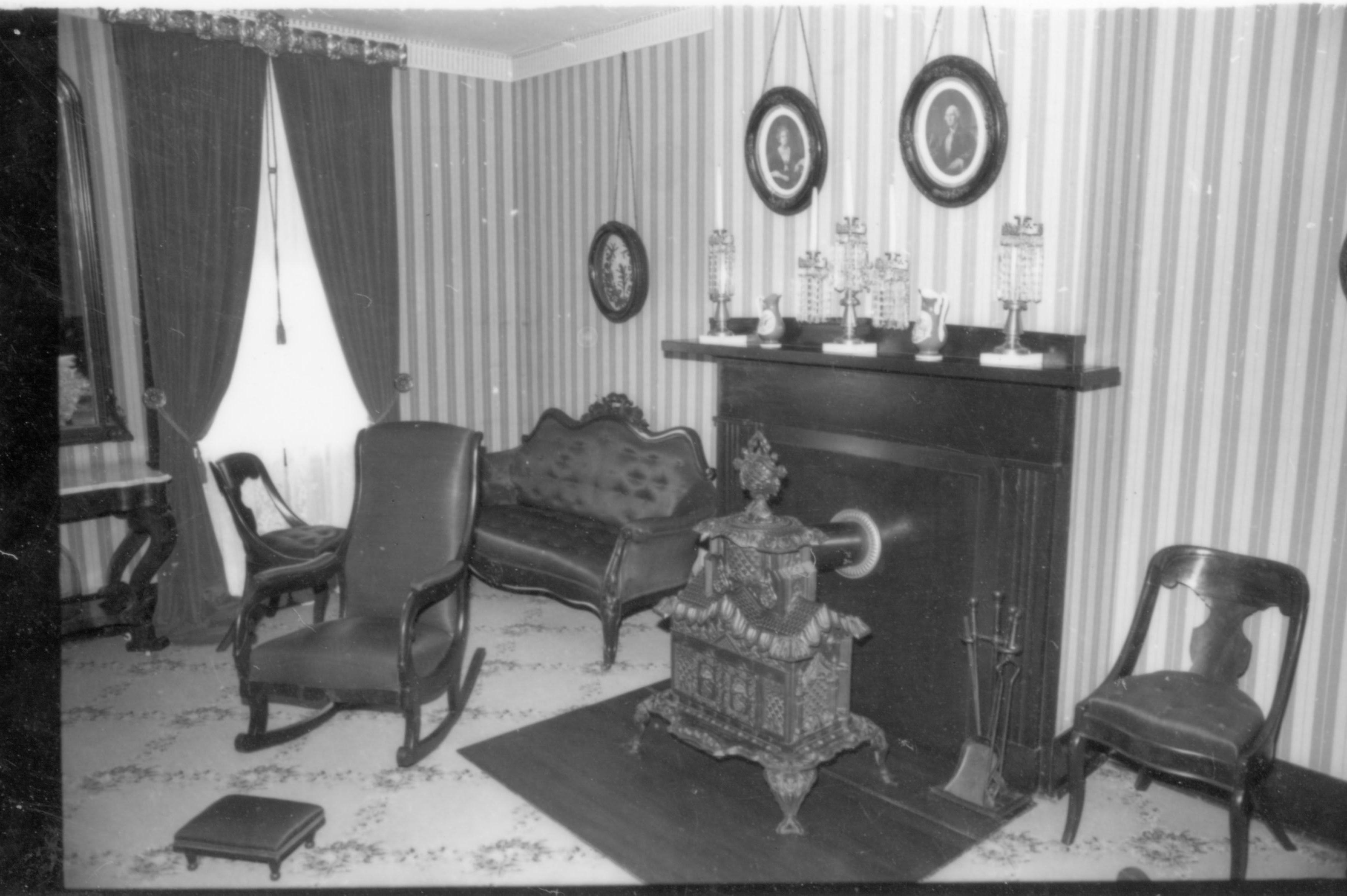 NA Lincoln, Home, front, parlor