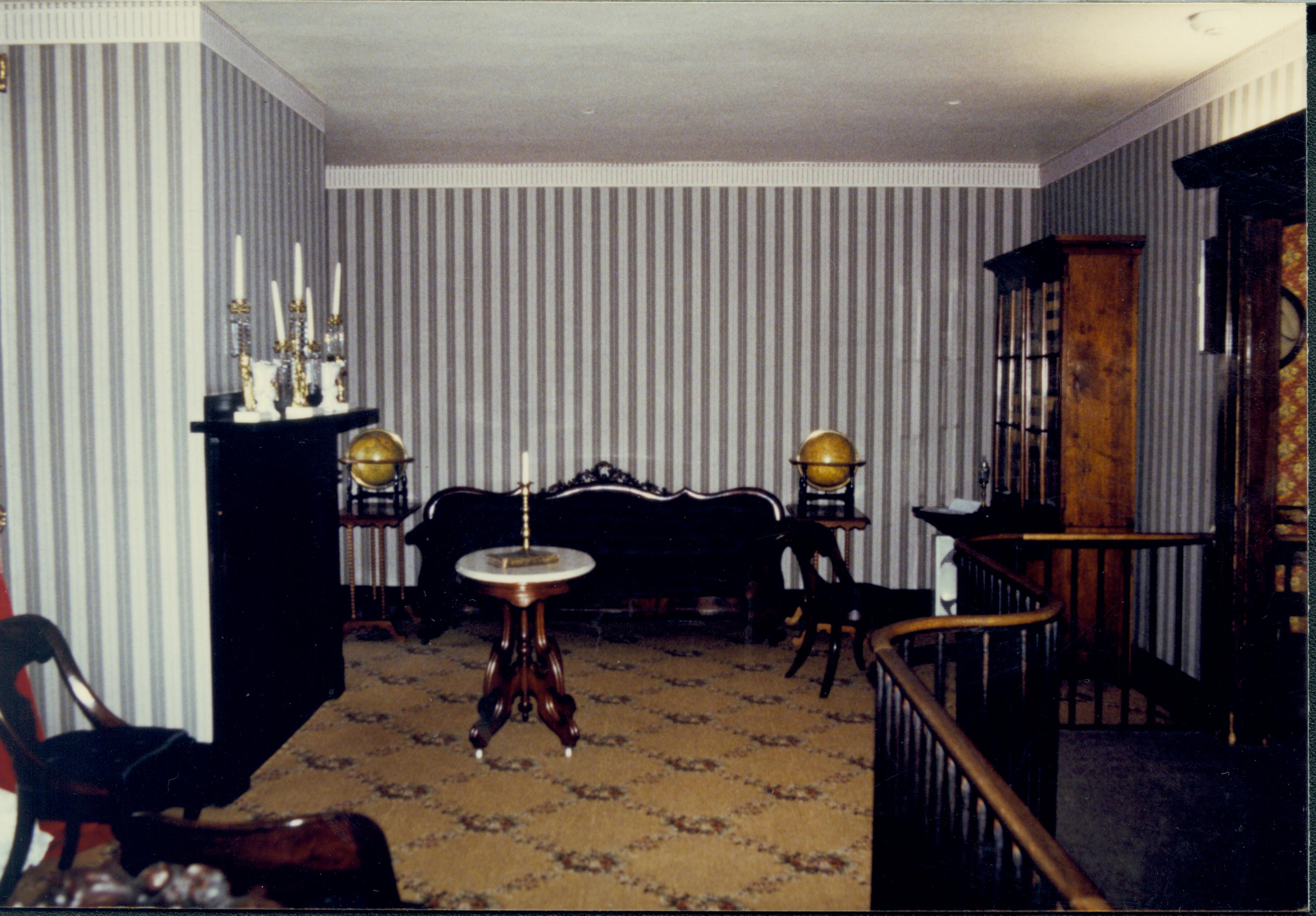 NA Lincoln, Home, back, parlor