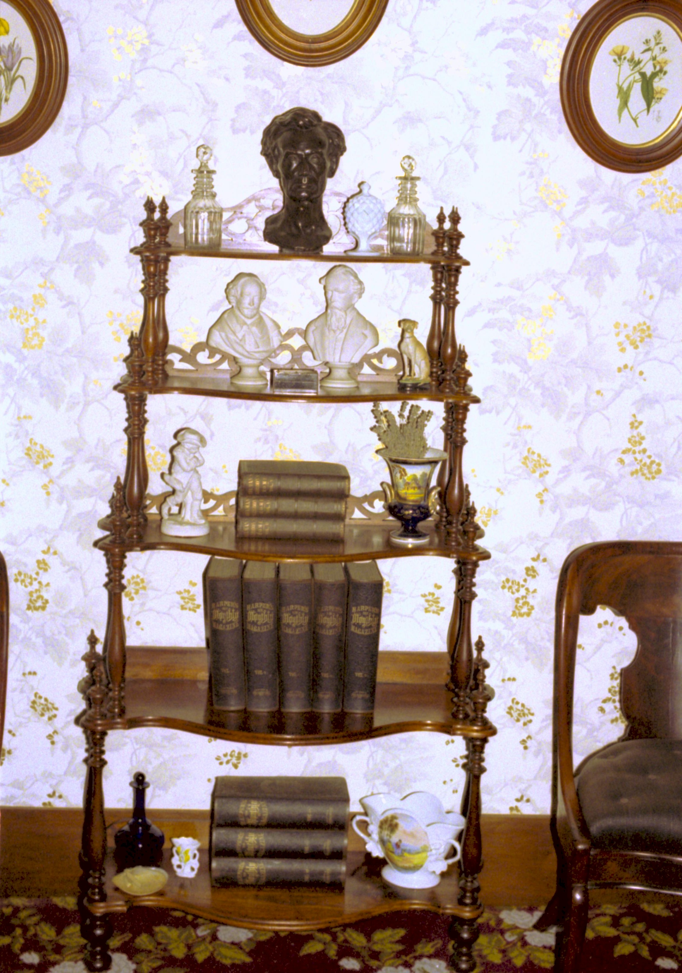 NA Lincoln, Home, Front, Parlor, shelves, decoration