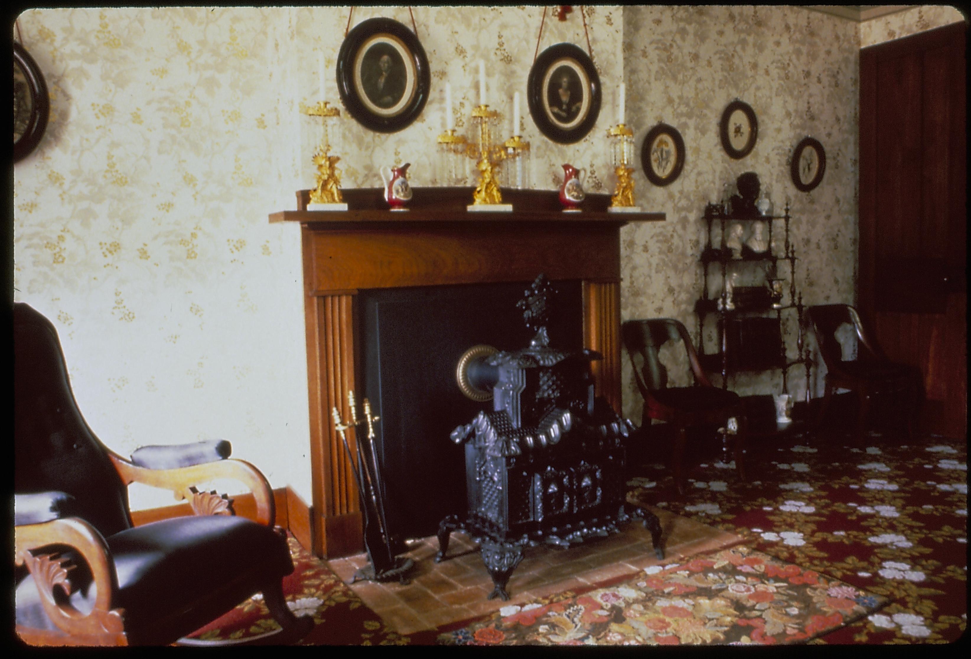 NA Lincoln, Home, front, parlor