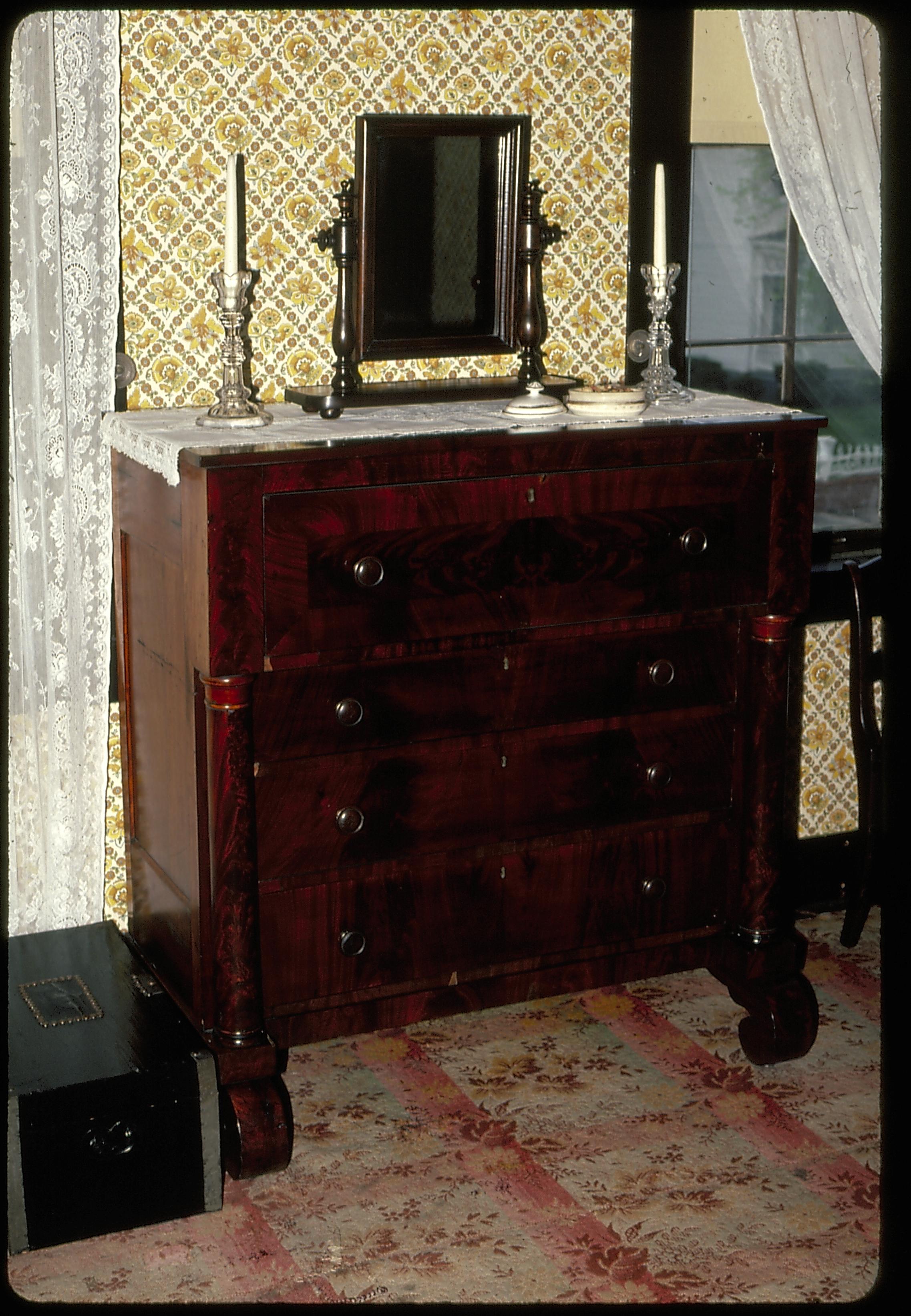 NA 3D.4, 207 Lincoln, Home, Boy's, Guest, Room, chest, drawers, candles, mirror