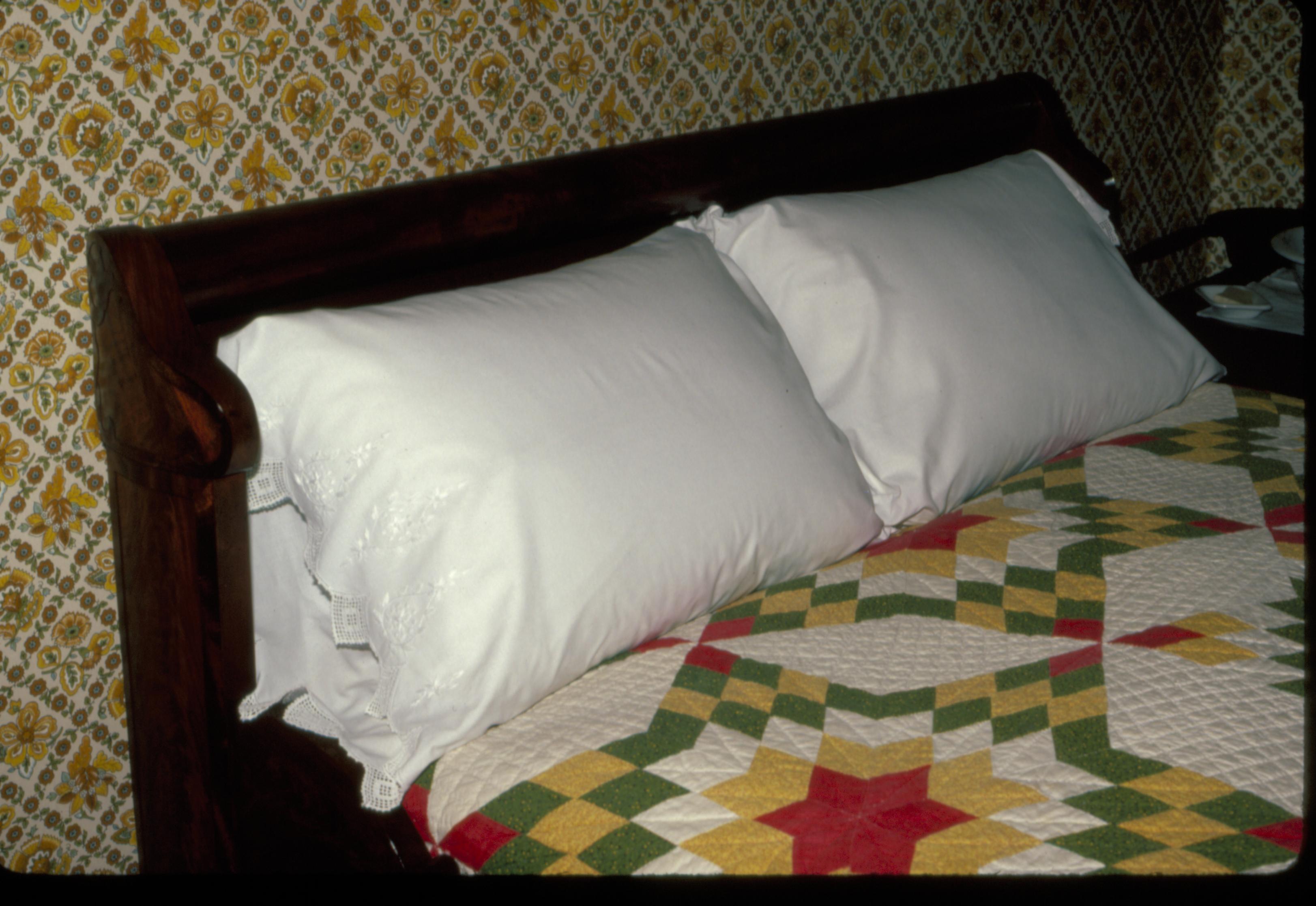 NA 3E.7, 207 Lincoln, Home, Boy's, Guest, Room, bed, pillow