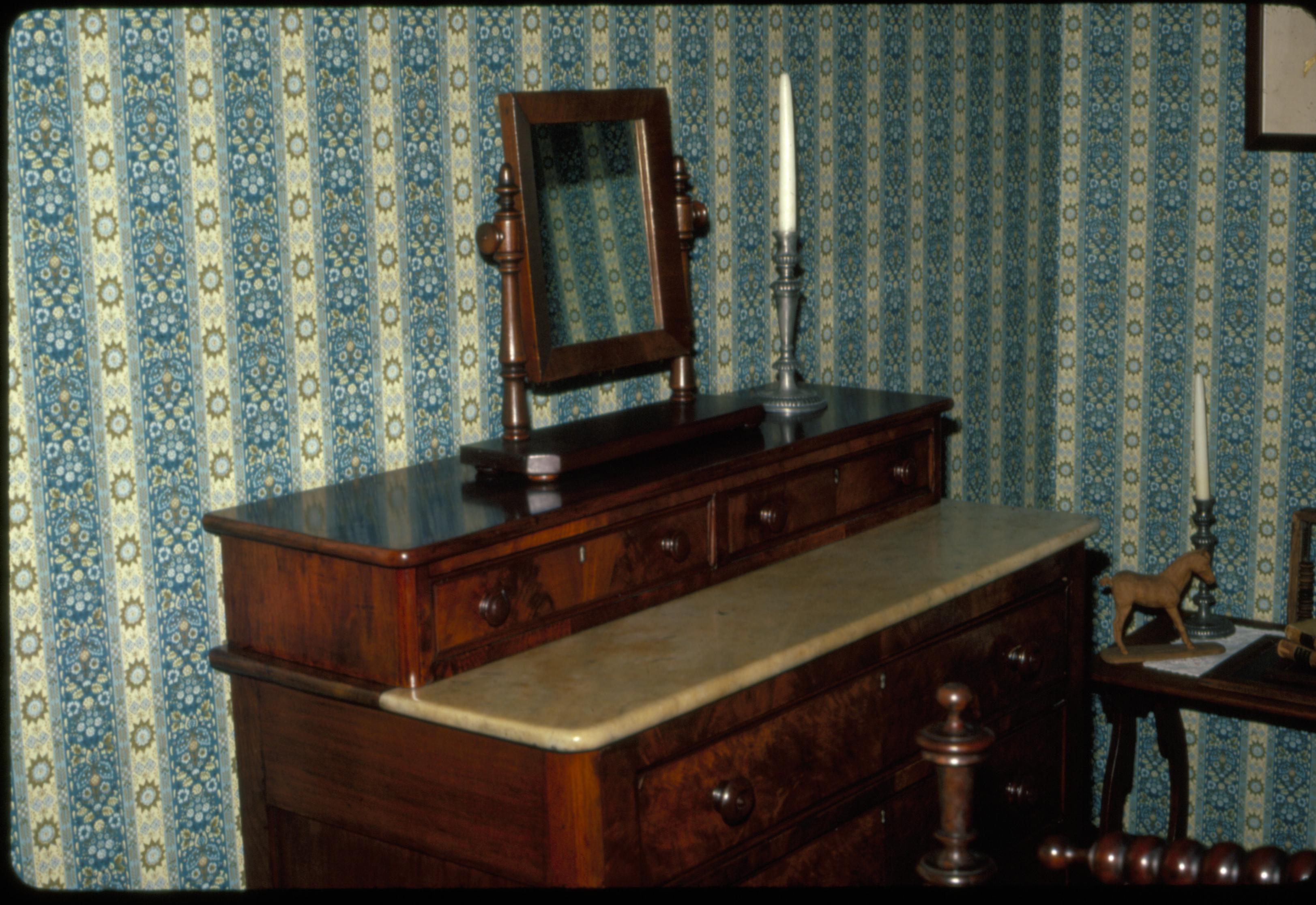 NA Lincoln, Home, Boy's, Guest, Room, desk, mirror, candle