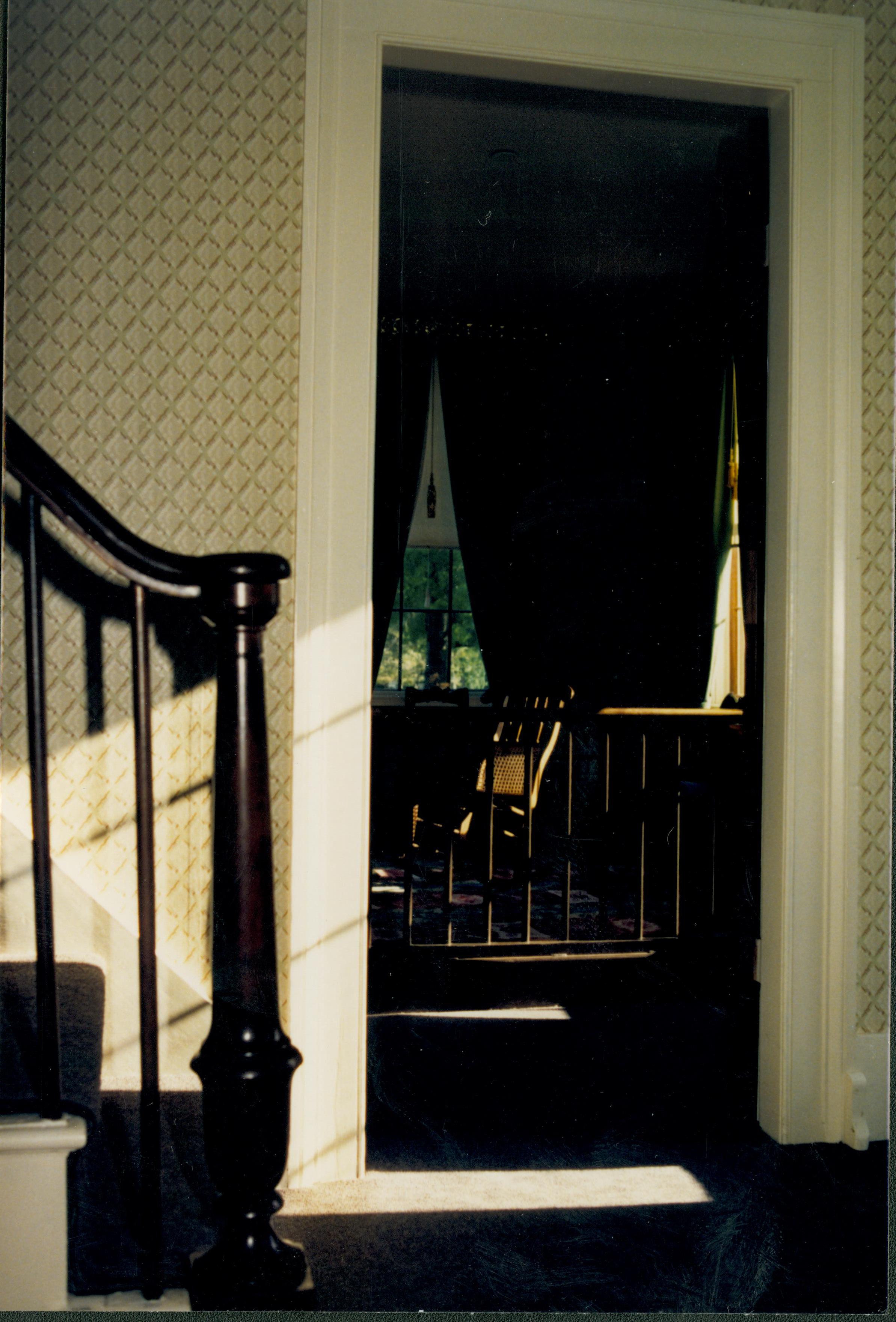 NA Lincoln, Home, entrance, hall, railing, doorway