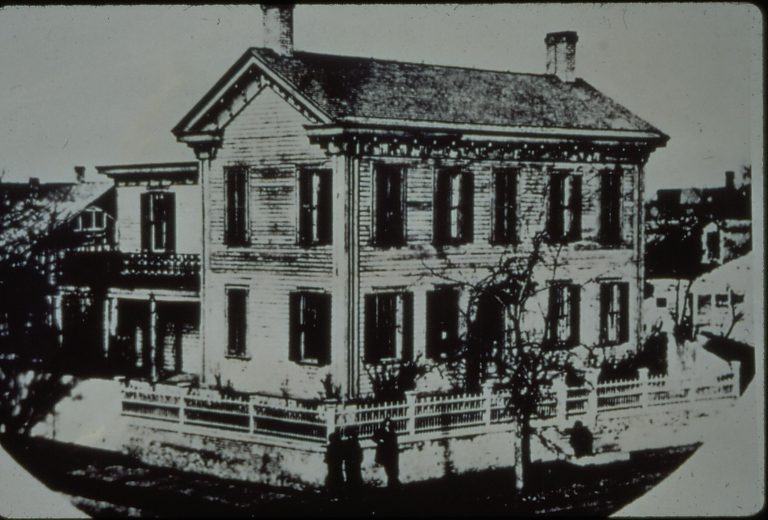 untitled Lincoln, home