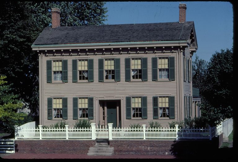 NA 4F.5 Lincoln, home