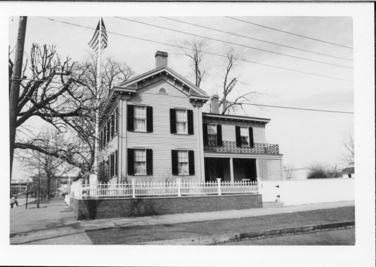 NA Lincoln, home