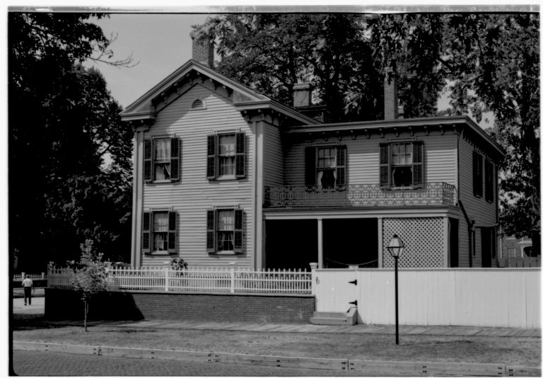 NA Lincoln, home, side view