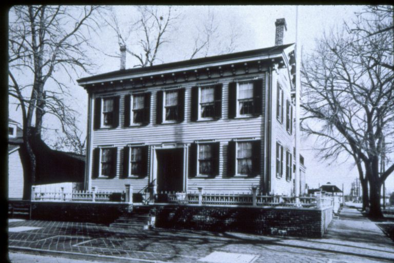 NA Print#1075-11 Lincoln, home