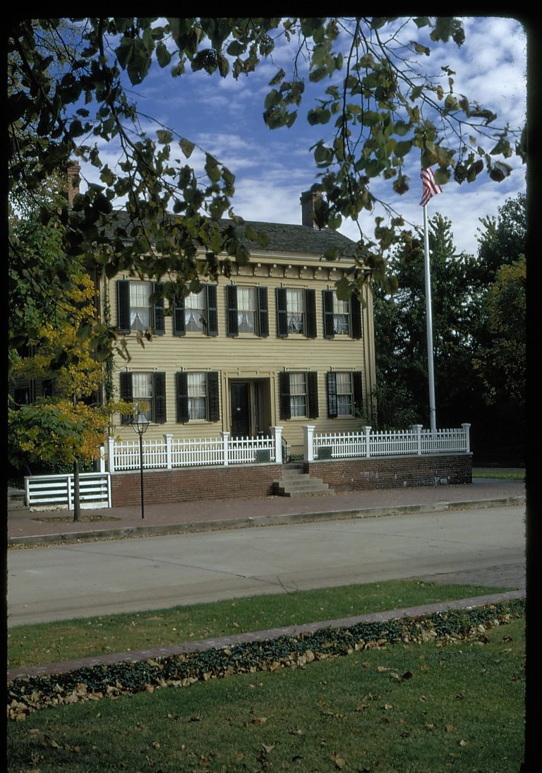 NA A-2 Lincoln, home