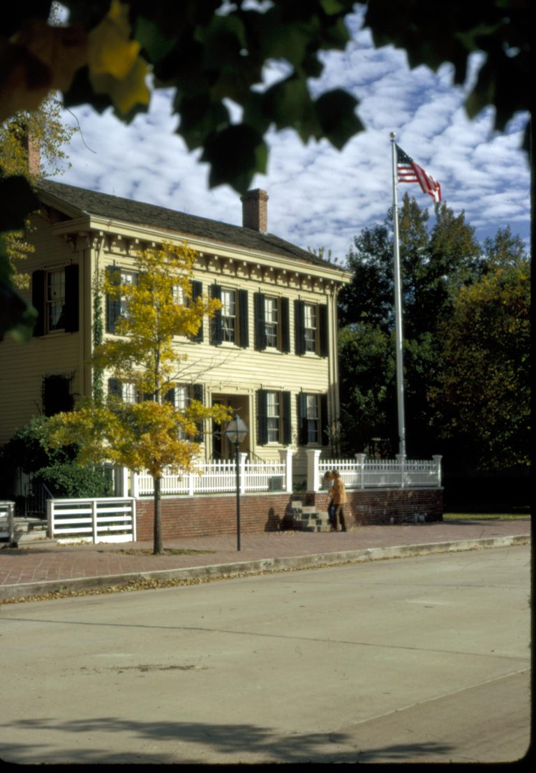 NA A-3 Lincoln, home